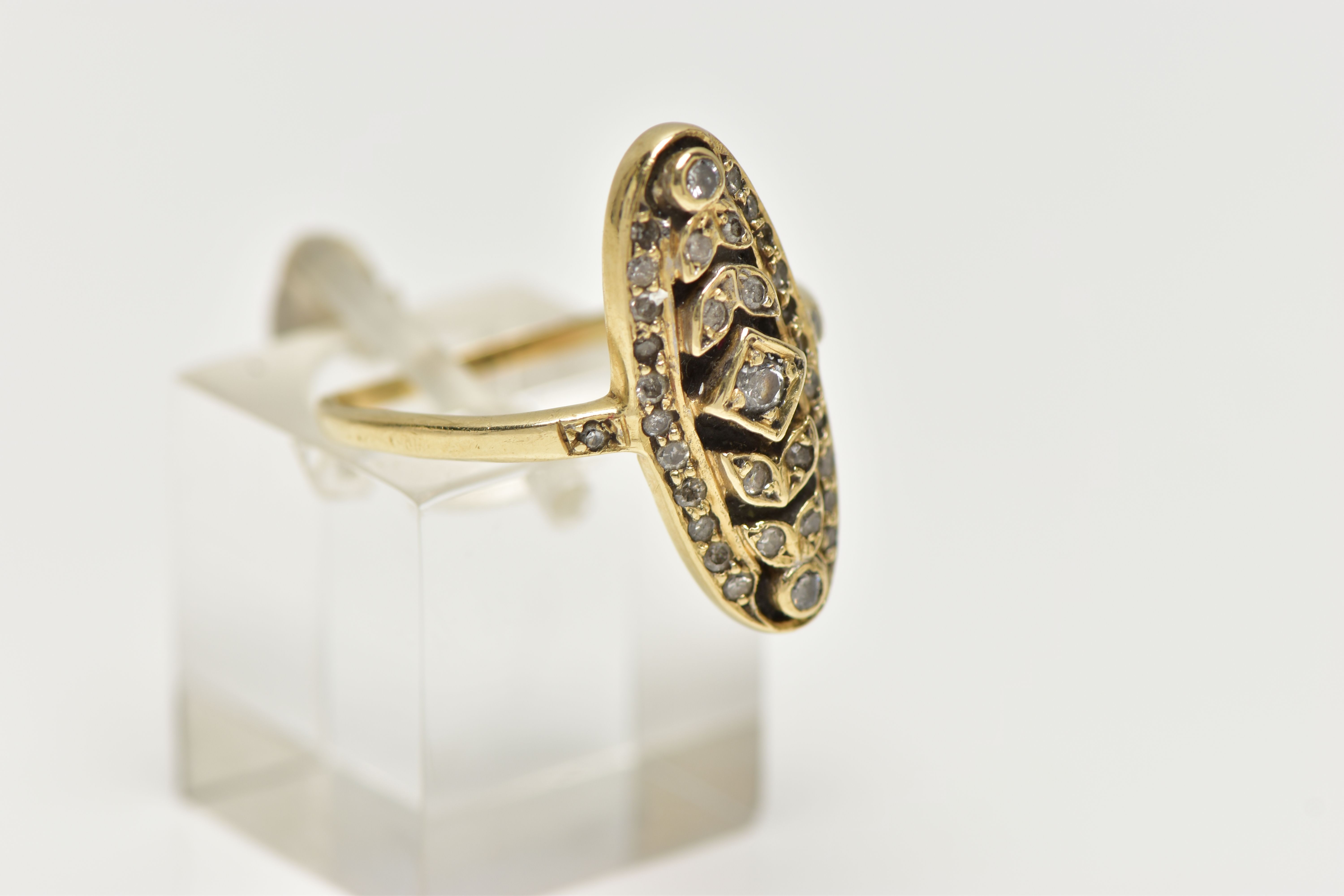 A DIAMOND PLAQUE RING, yellow metal ring set with single cut diamonds, approximate total diamond - Image 4 of 4