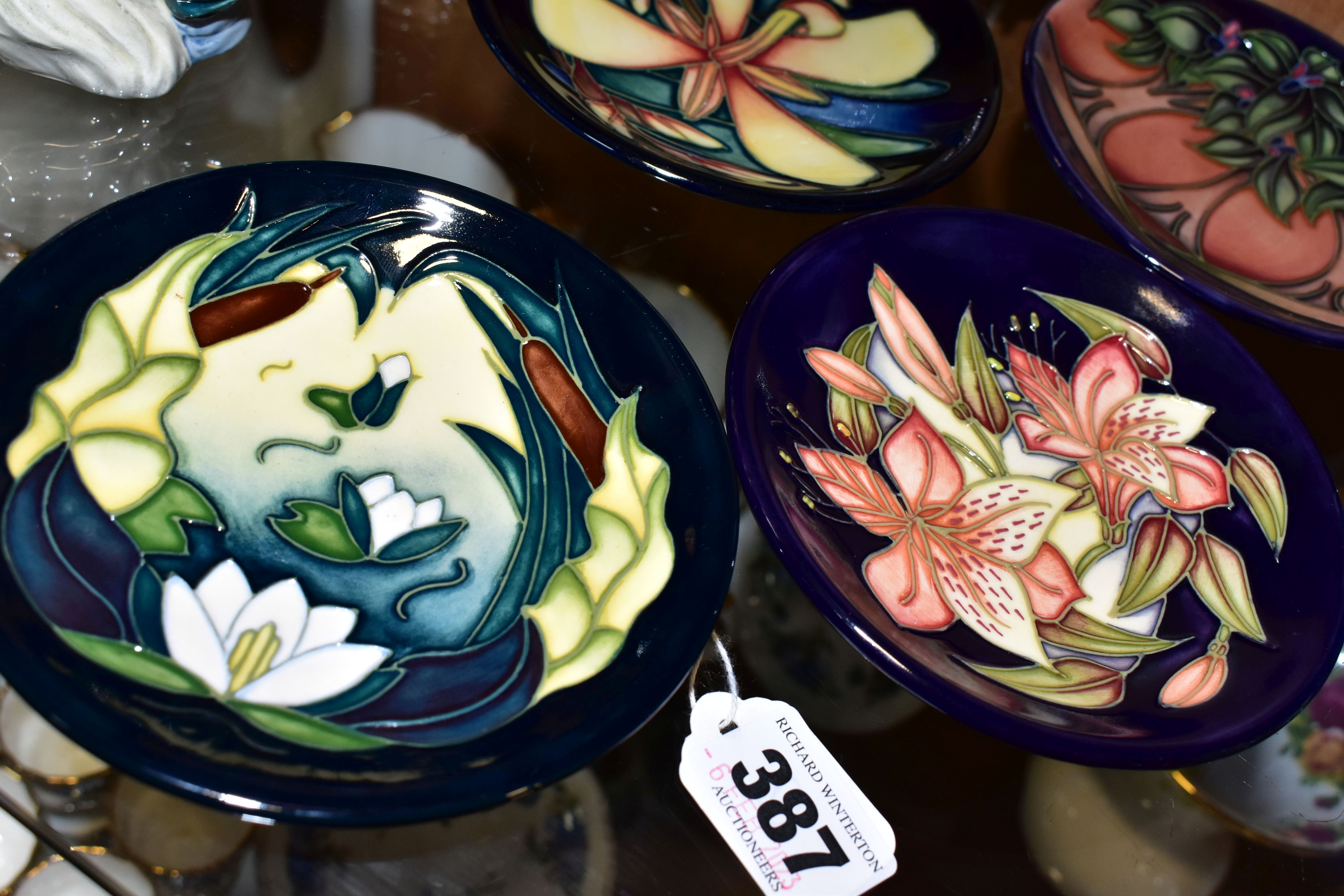 FIVE MOORCROFT PIN DISHES, comprising a 2003 'Plevriana' pattern designed by Moorcroft senior artist - Image 3 of 5