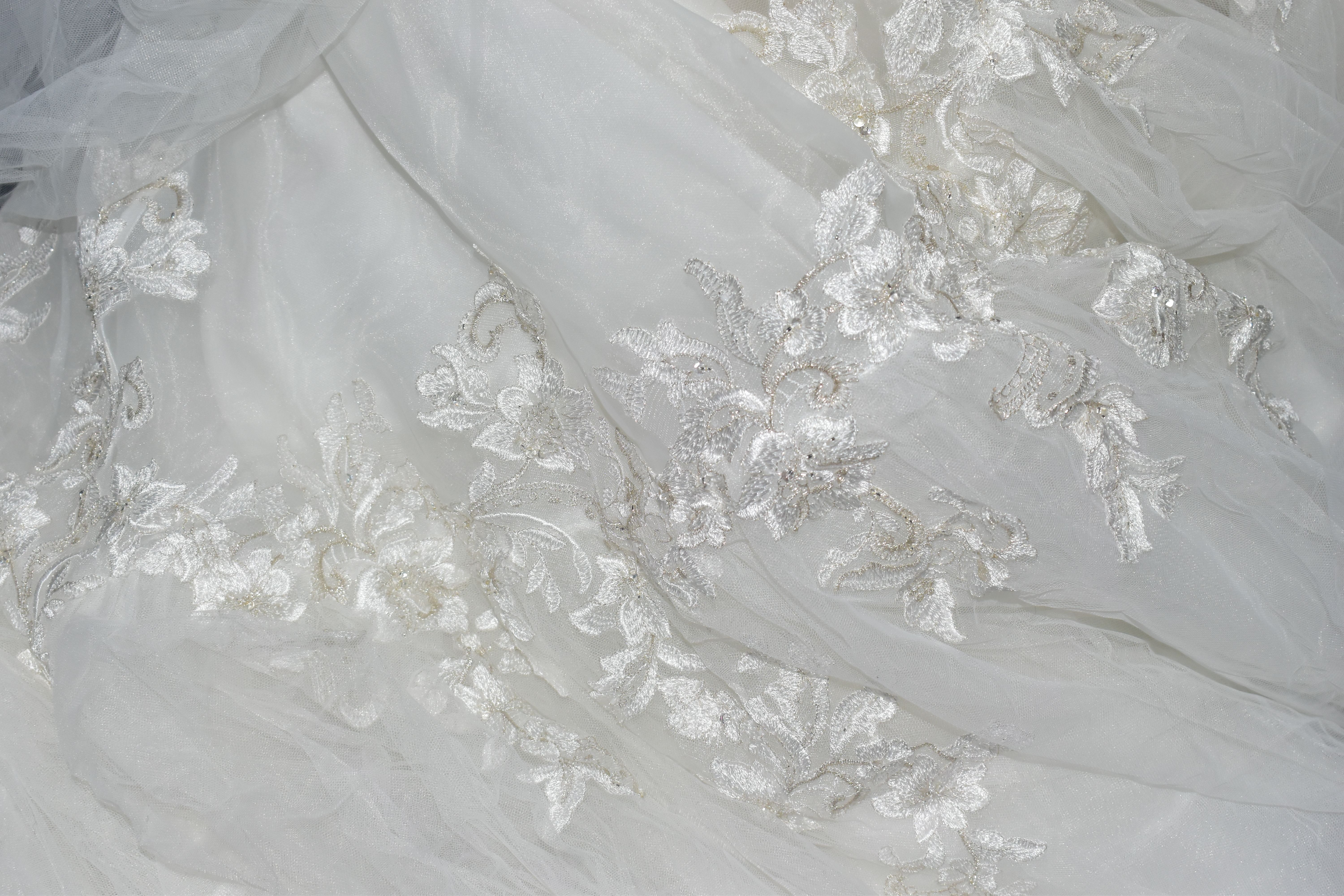 WEDDING DRESS, 'Sophia Tolli', ivory, size 6, beaded appliques, button detail along back, dropped - Image 9 of 16