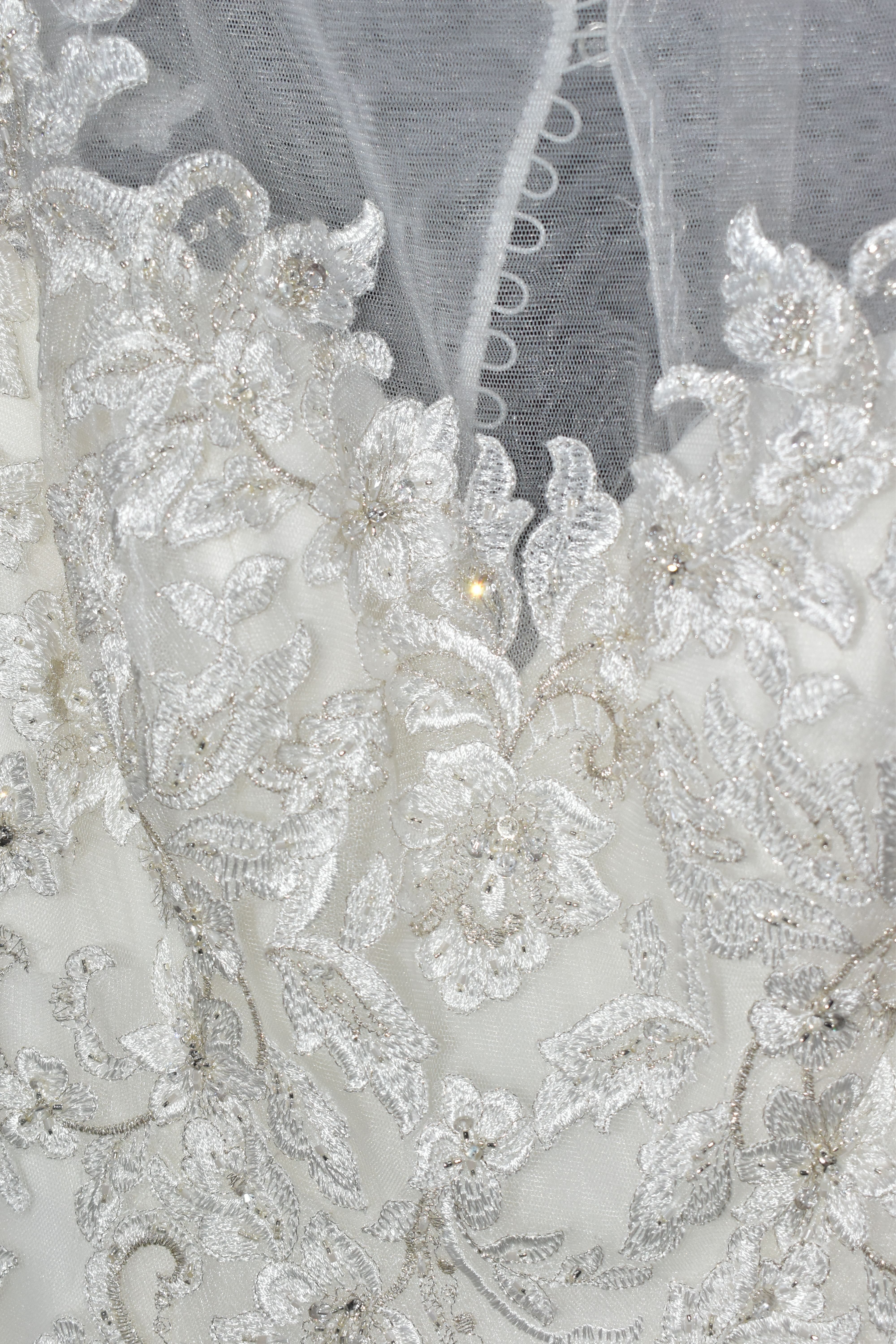 WEDDING DRESS, 'Sophia Tolli', ivory, size 6, beaded appliques, button detail along back, dropped - Image 4 of 16