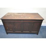AN EARLY 20TH CENTURY PANELLED OAK COFFER, width 135cm x depth 64cm x height 75cm (condition:-
