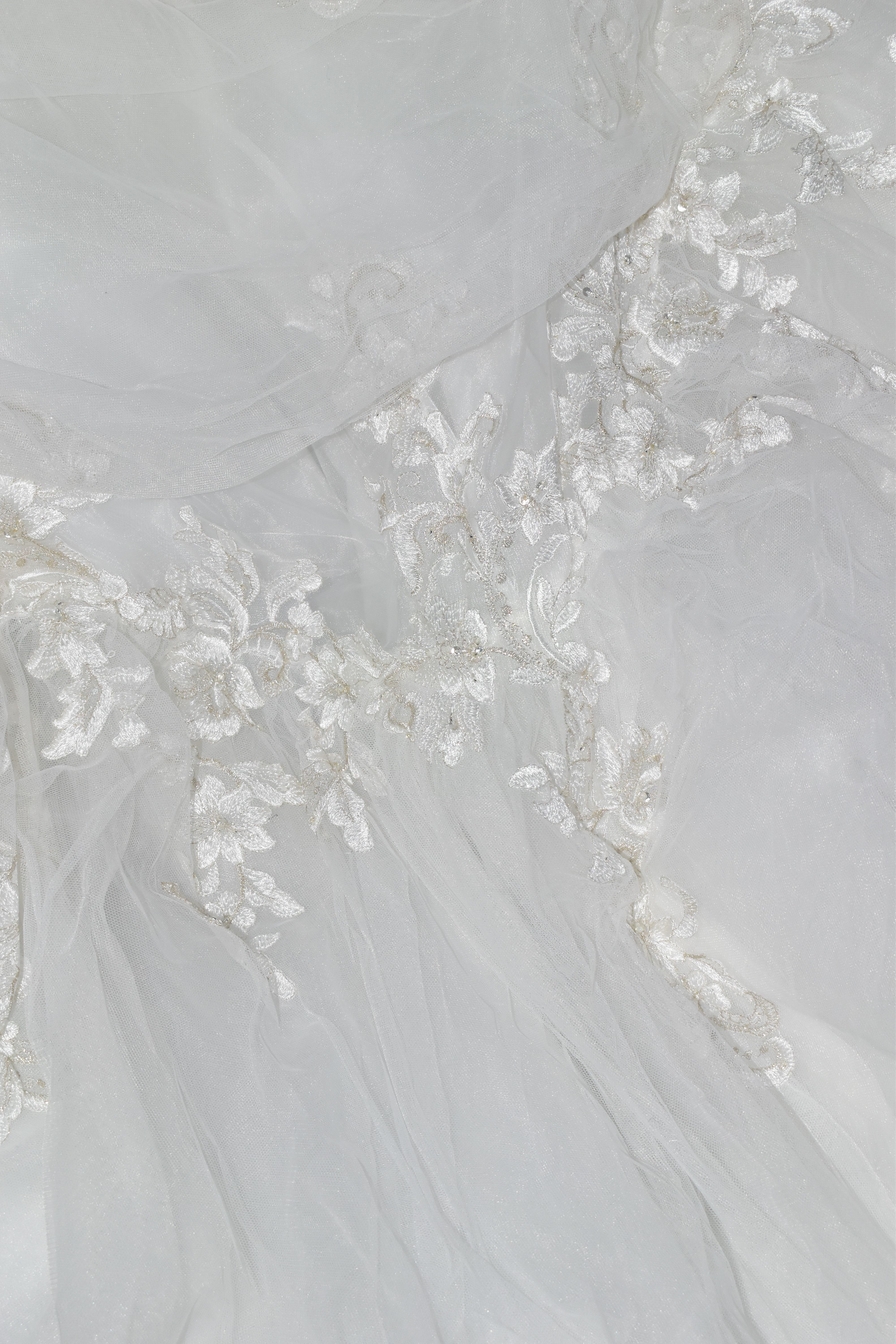 WEDDING DRESS, 'Sophia Tolli', ivory, size 6, beaded appliques, button detail along back, dropped - Image 13 of 16