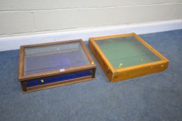 AN EARLY 20TH CENTURY MAHOGANY TABLE TOP DISPLAY CASE, width 59cm x depth 46cm x height 15cm, and