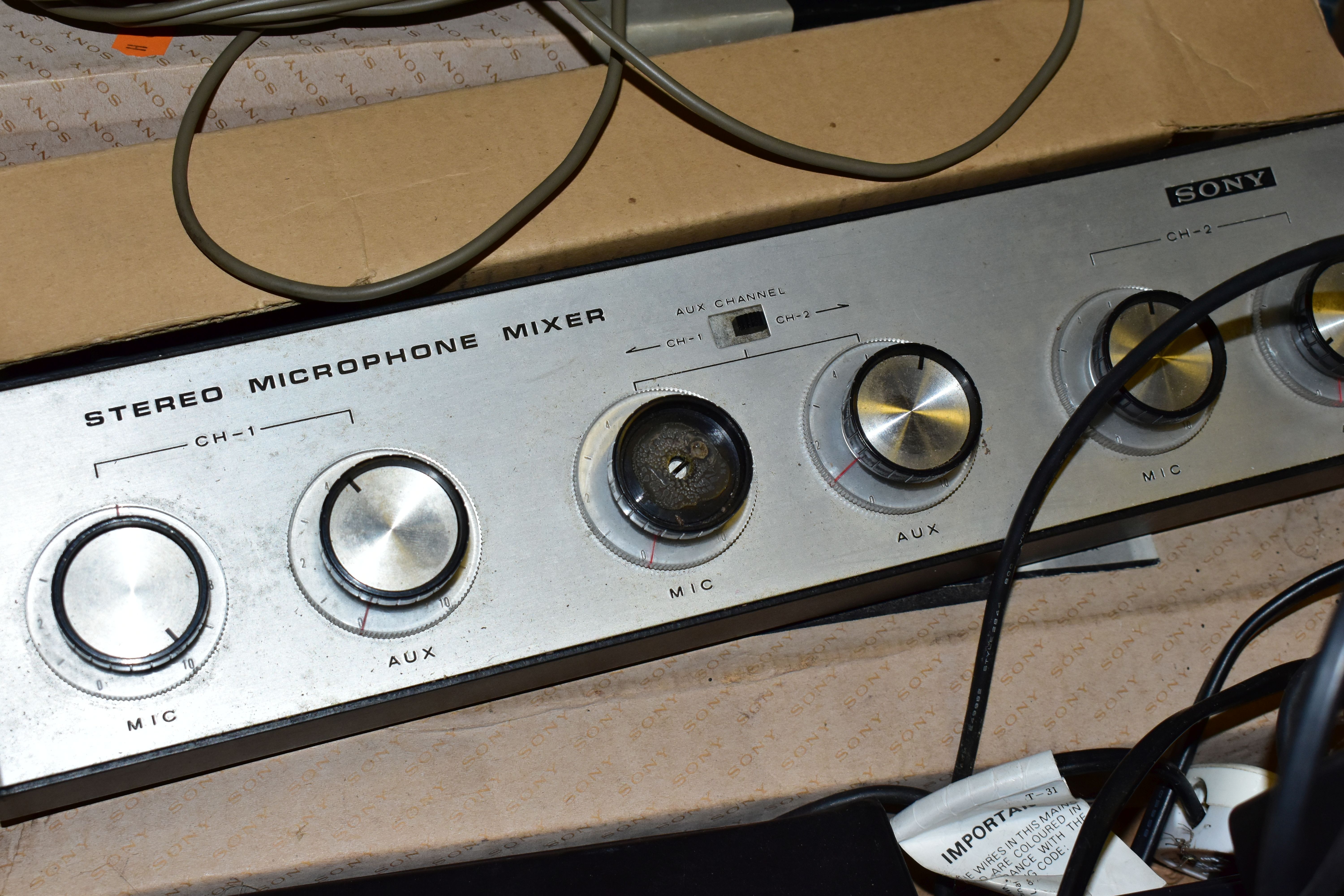 SONY AND YAMAHA MICROPHONES AND ACCESSORIES, comprising two boxed Sony F-98 microphones, boxed - Image 3 of 3