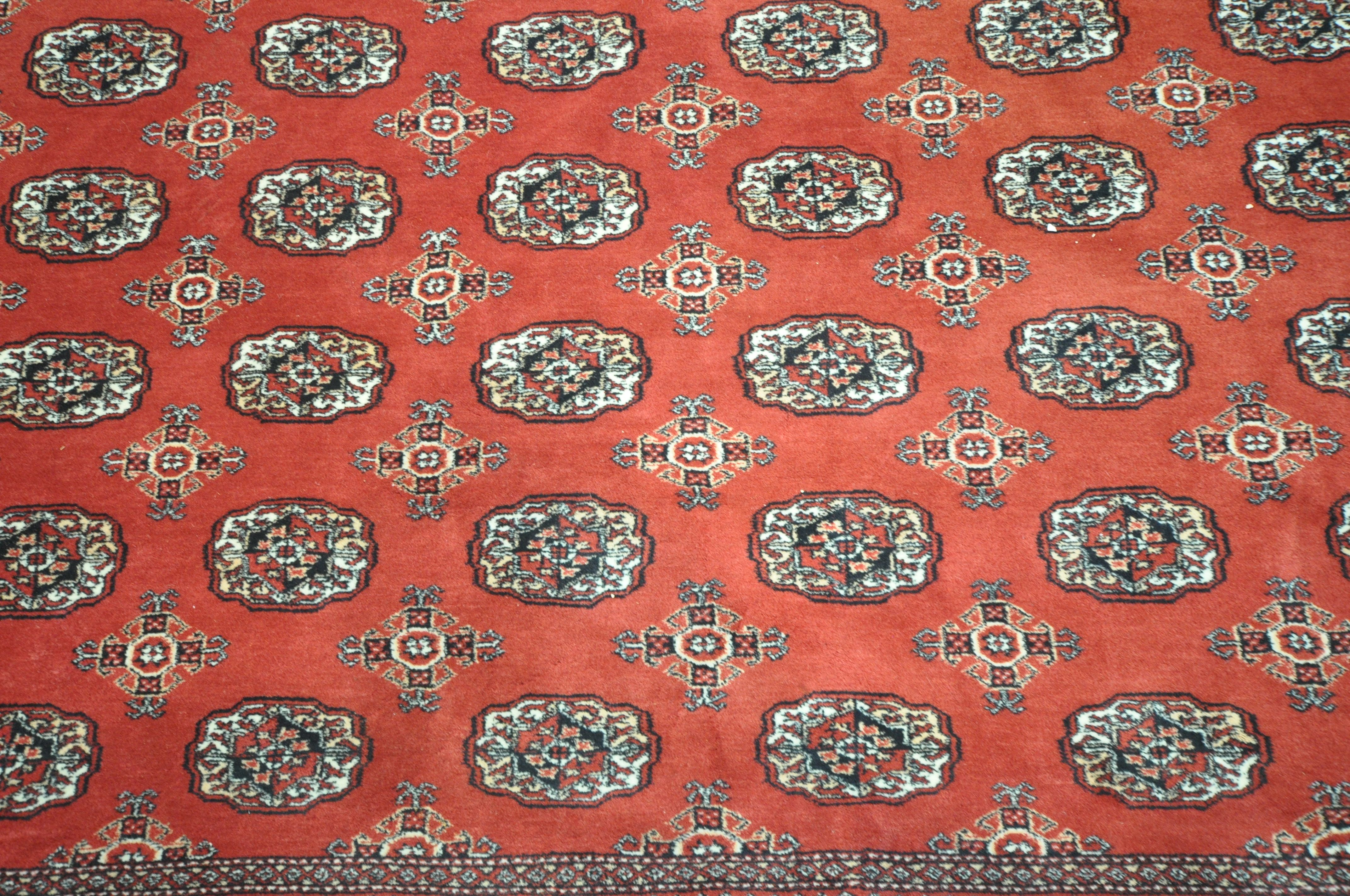 A LARGE 20TH CENTURY RED GROUND TEKKE RUG, 367cm x 278cm - Image 3 of 4