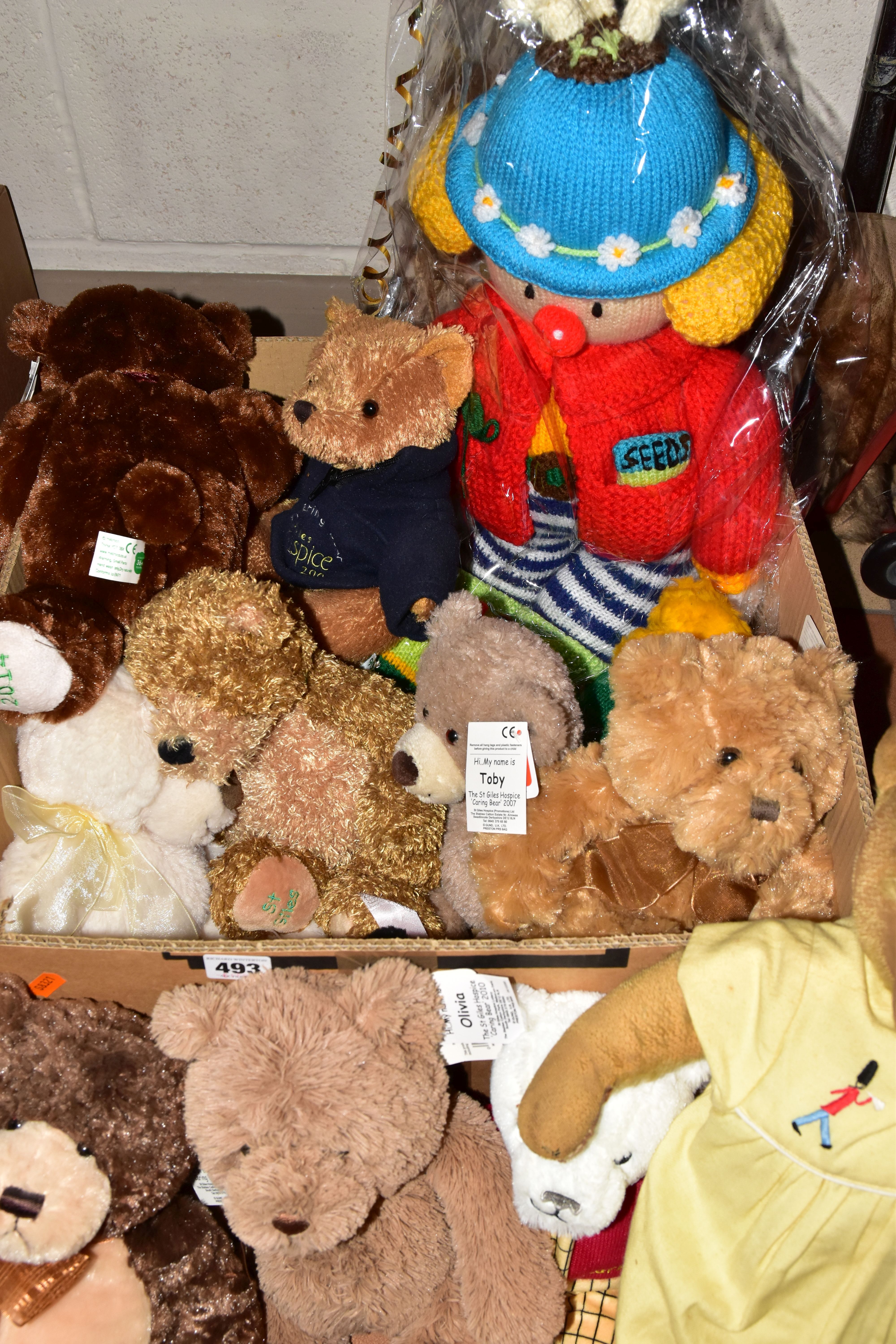 A QUANTITY OF ASSORTED BEARS, TOYS AND GAMES ETC., to include Gund and other St. Giles Hospice - Image 3 of 7