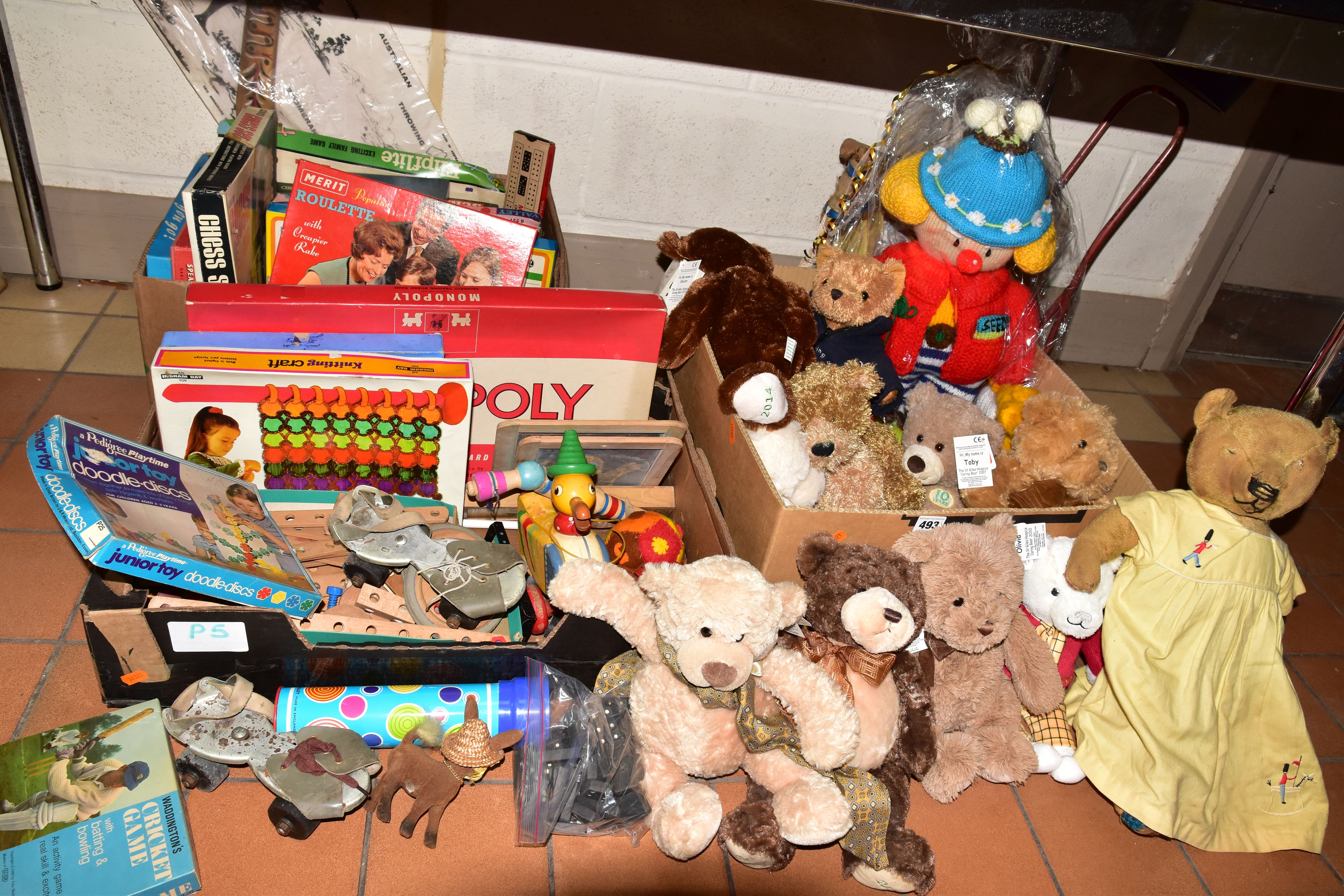 A QUANTITY OF ASSORTED BEARS, TOYS AND GAMES ETC., to include Gund and other St. Giles Hospice
