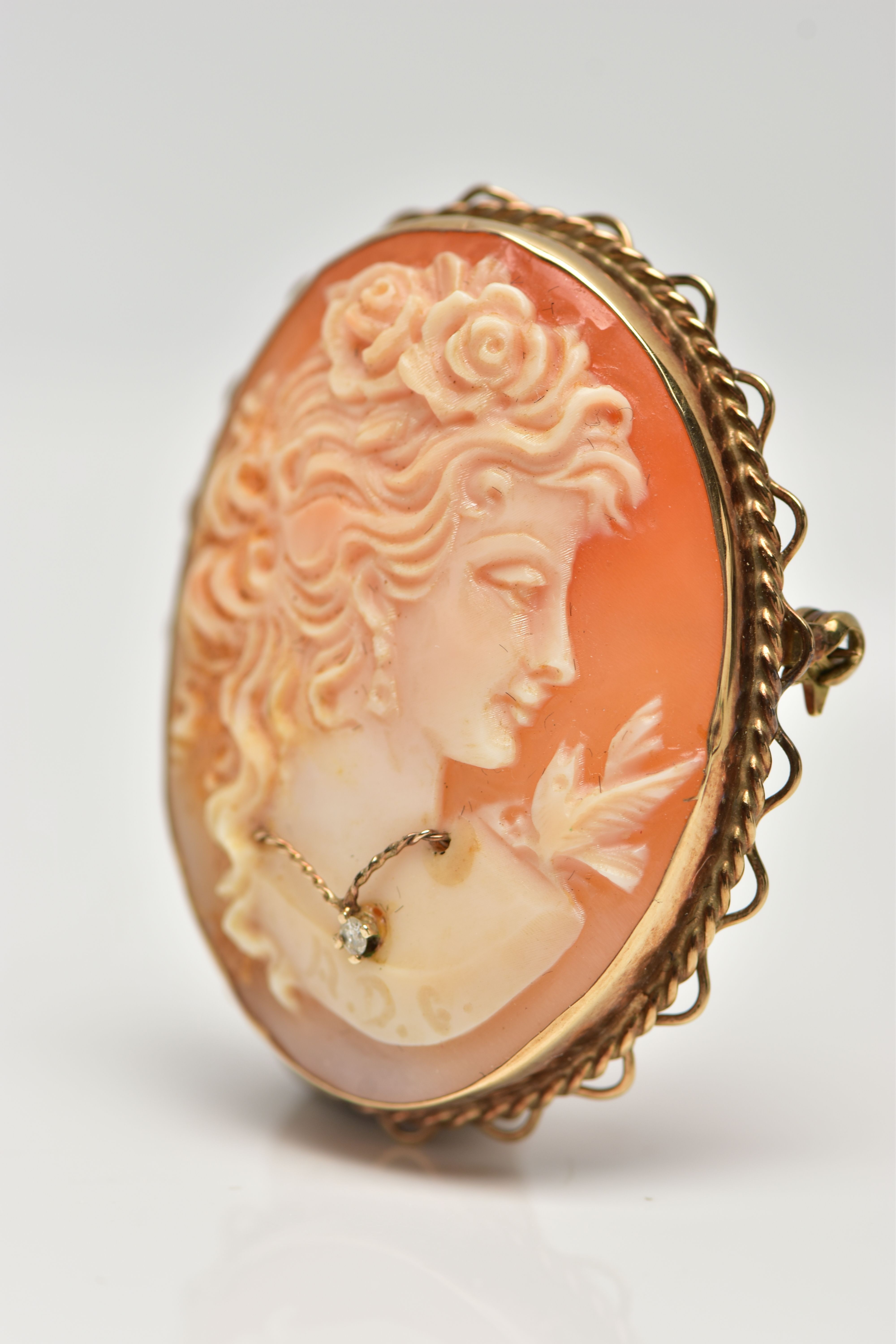 A 9CT GOLD HABILLE CAMEO BROOCH, carved oval shell cameo, depicting a lady in profile, dressed - Image 5 of 5