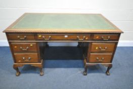 AN EARLY TO MID 20TH CENTURY MAHOGANY TWIN PEDESTAL DESK, with a green and tooled leather writing