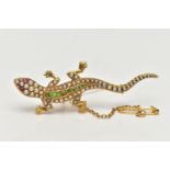 AN EARLY 20TH CENTURY GOLD SALAMANDER BROOCH, set with a row of graduating demaintoid garnets to the