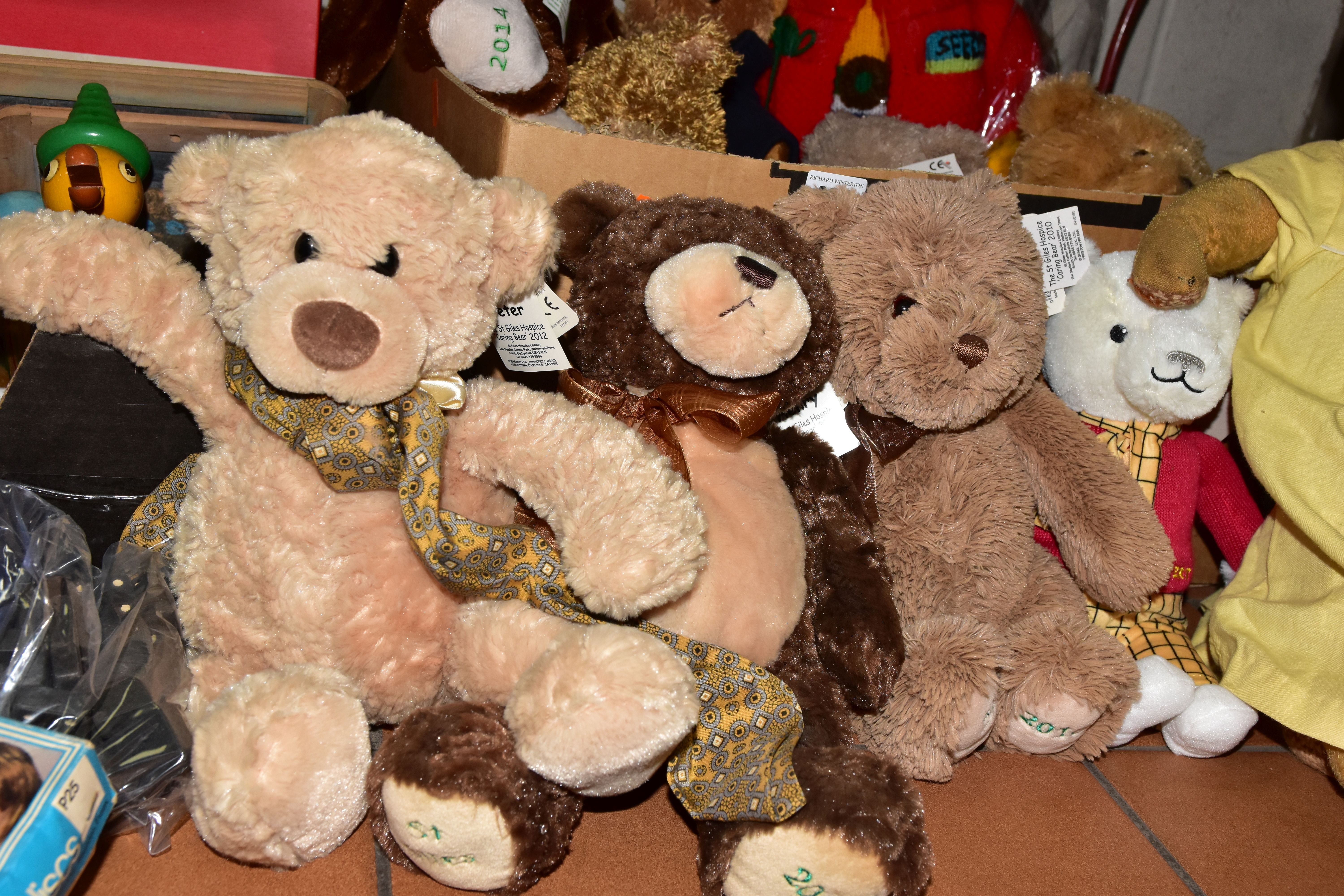 A QUANTITY OF ASSORTED BEARS, TOYS AND GAMES ETC., to include Gund and other St. Giles Hospice - Image 5 of 7
