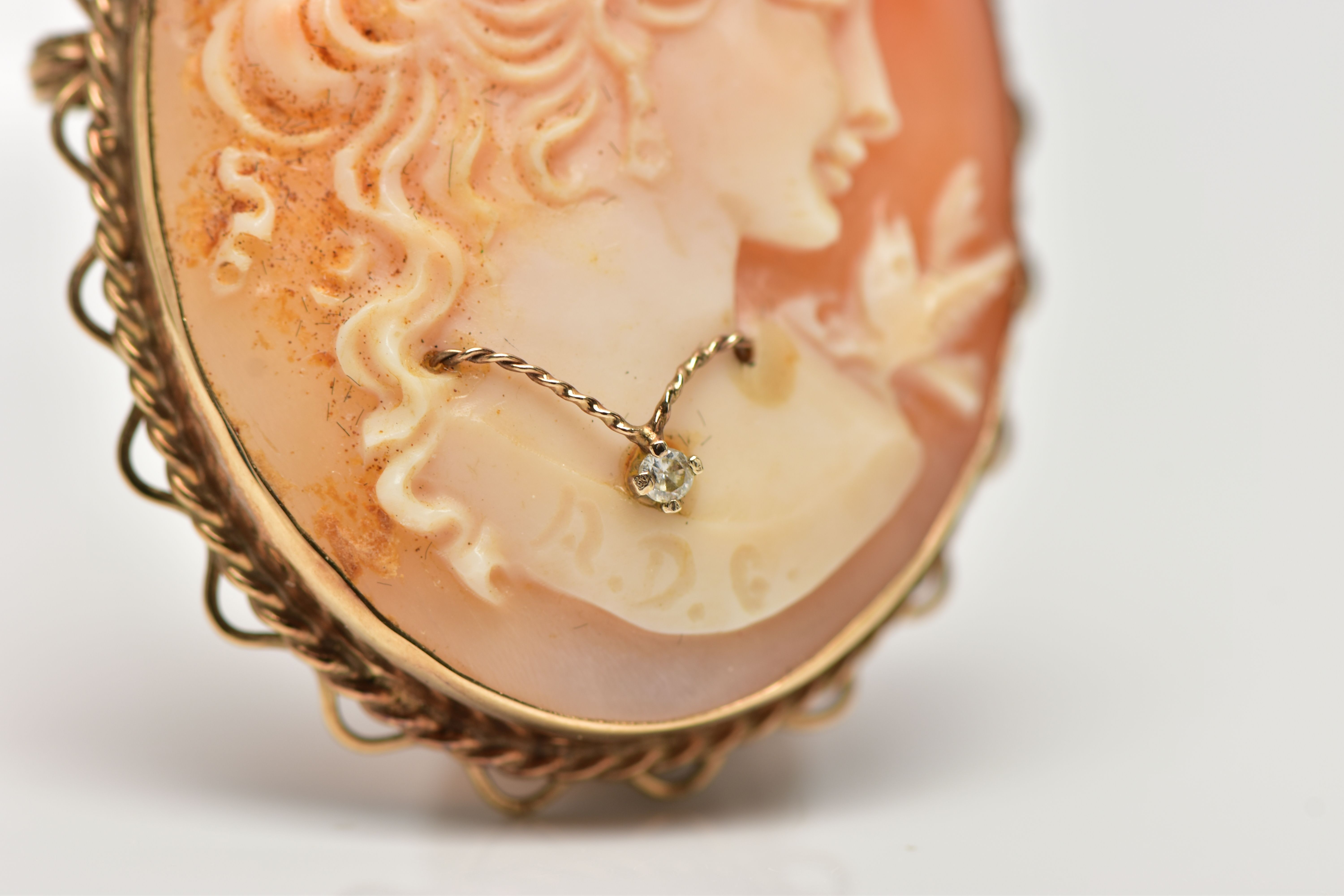 A 9CT GOLD HABILLE CAMEO BROOCH, carved oval shell cameo, depicting a lady in profile, dressed - Image 4 of 5