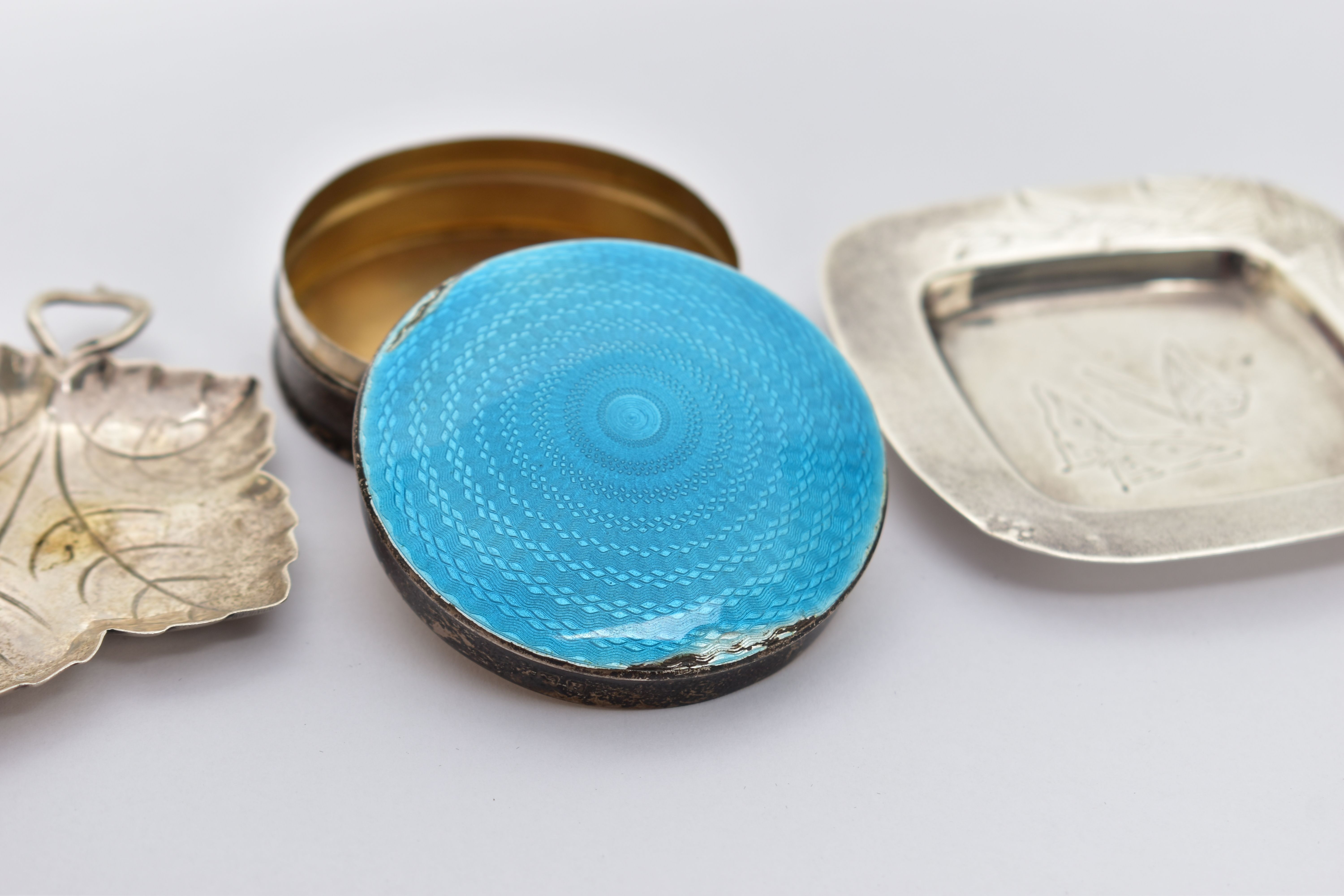 TWO TRINKET DISHES AND A GUILLOCHE ENAMEL TRINKET BOX, to include a small square trinket dish - Image 2 of 3