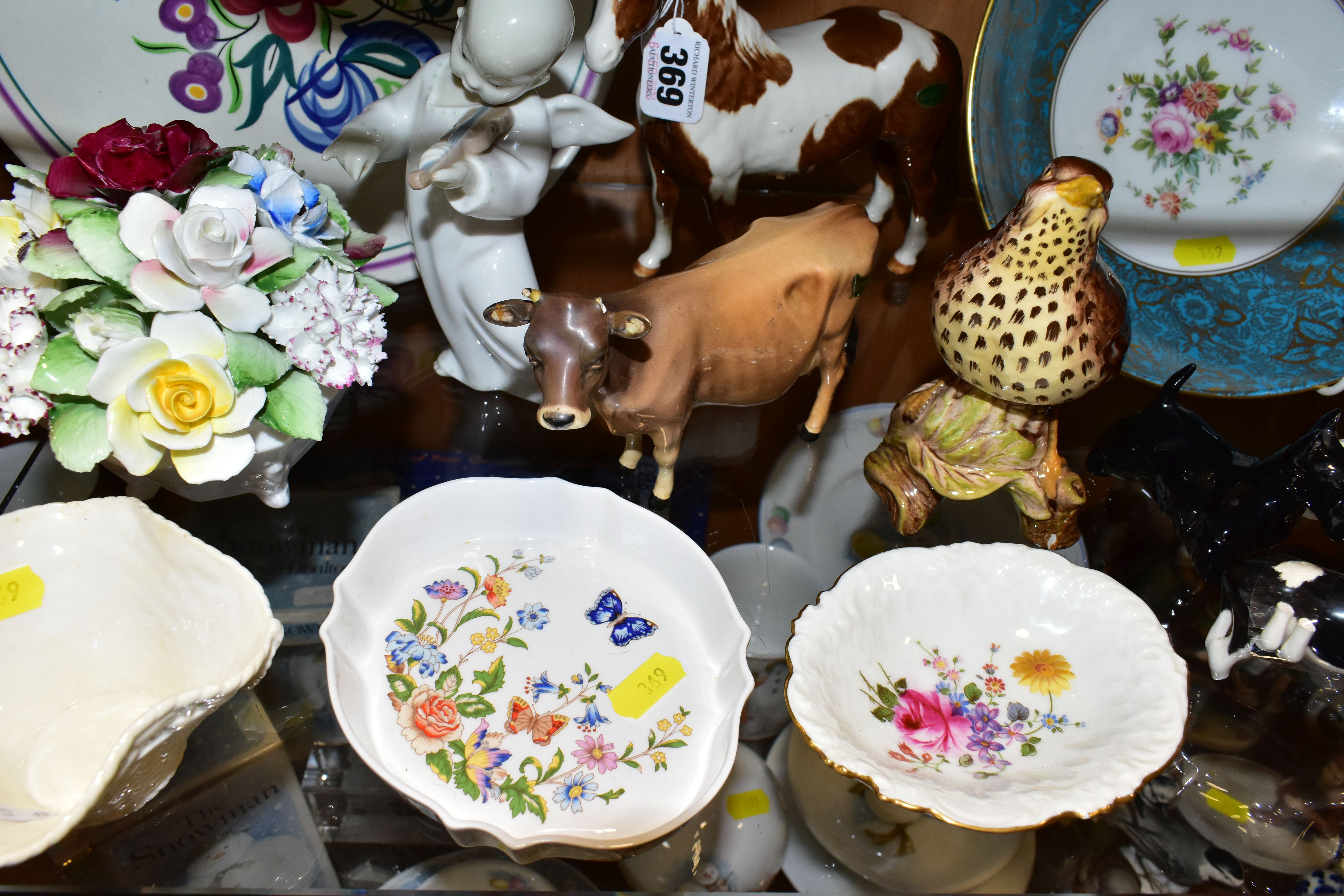 A COLLECTION OF CERAMICS, comprising a Minton footed dish, Brocade pattern, diameter, 22cm ( - Image 8 of 8