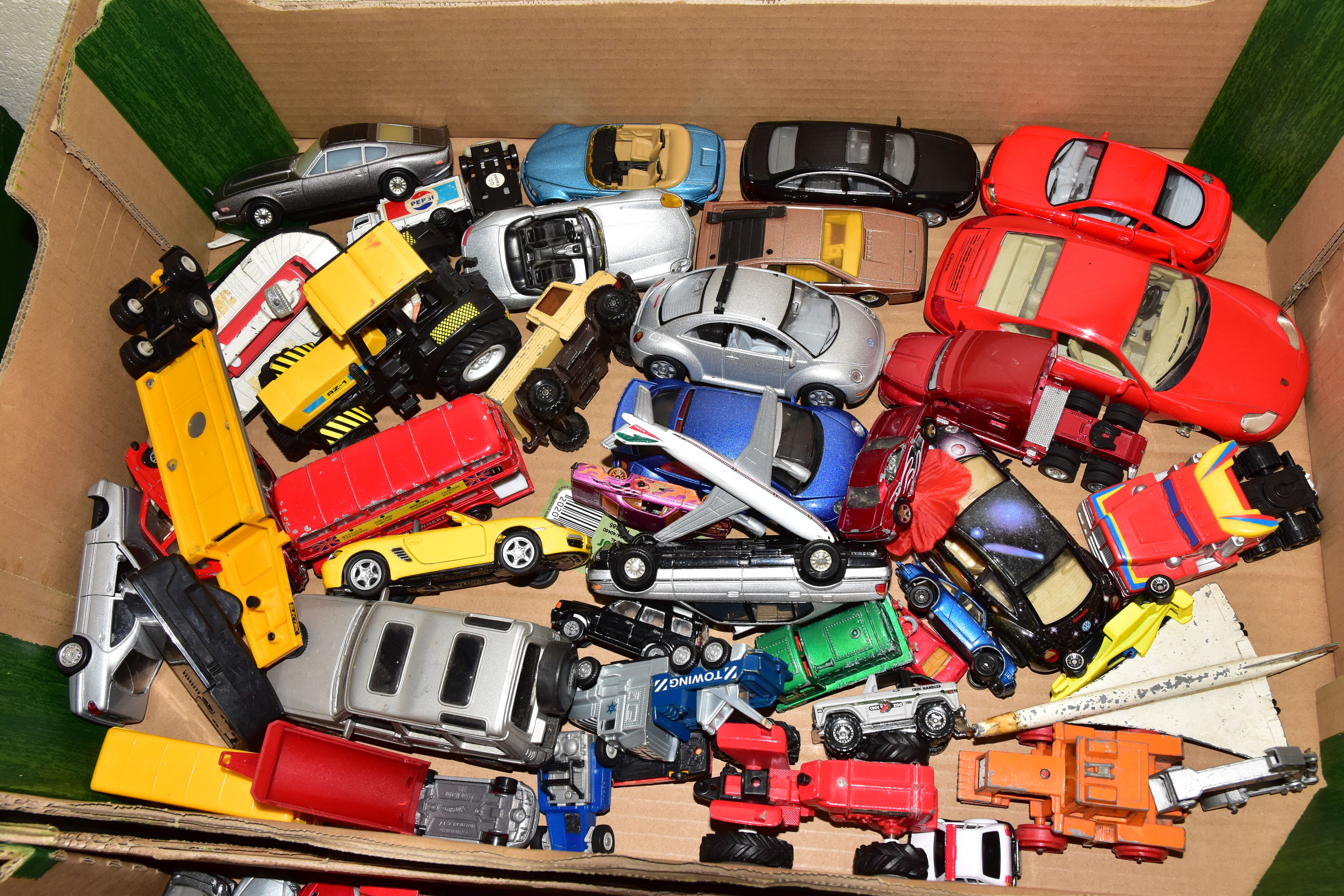 A QUANTITY OF UNBOXED AND ASSORTED PLAYWORN DIECAST VEHICLES, majority are modern items but does - Image 4 of 5