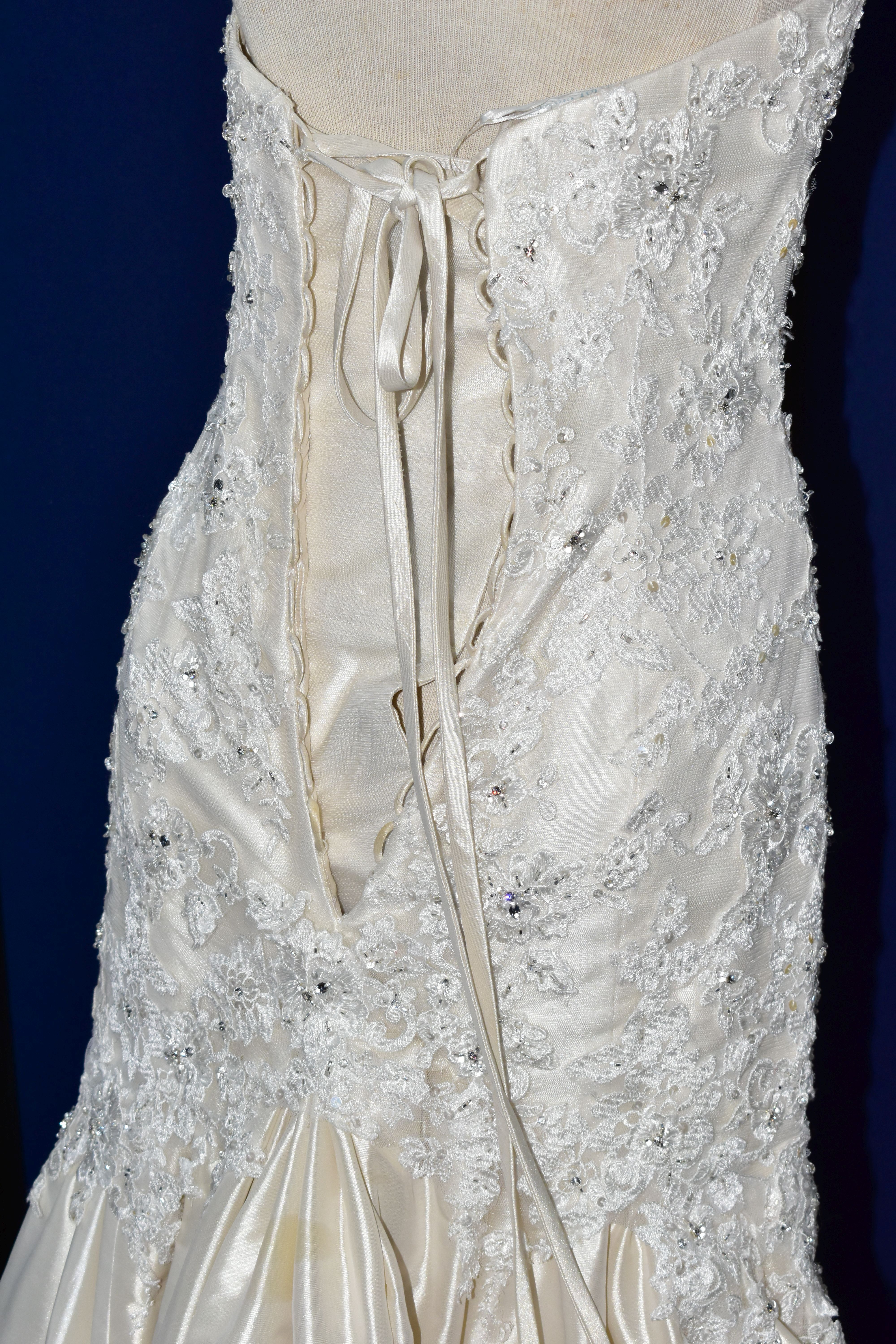 WEDDING DRESS, 'Sophia Tolli' cream tulle and satin, sweetheart neckline, beaded lace appliques, - Image 7 of 8