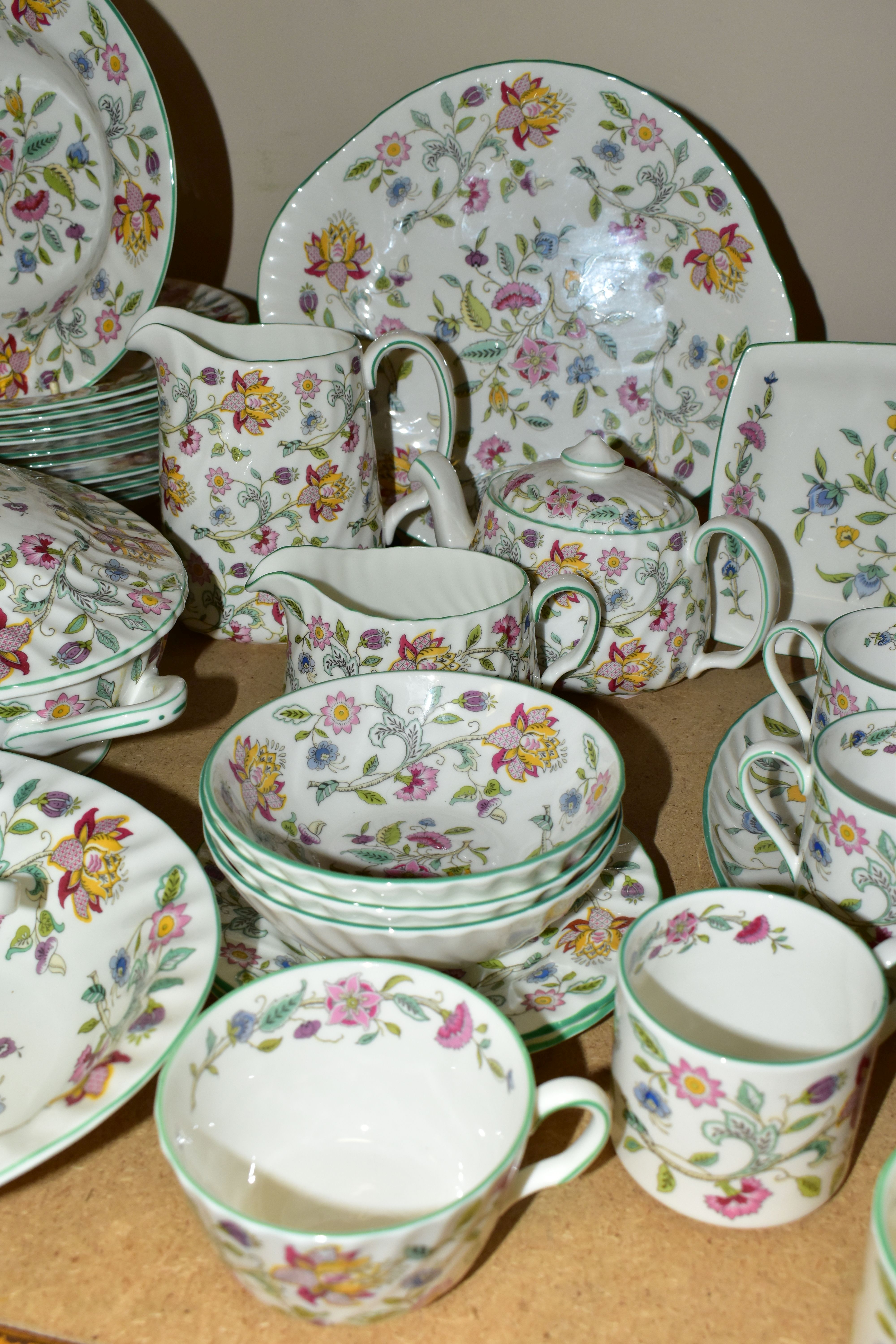 A SIXTY SEVEN PIECE MINTON HADDON HALL PART DINNER SERVICE, comprising a soup tureen, two tureens - Image 4 of 6