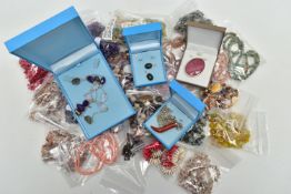 A LARGE COLLECTION OF SEMI-PRECIOUS GEMSTONE JEWELLERY, to include a boxed pink agate pendant, in