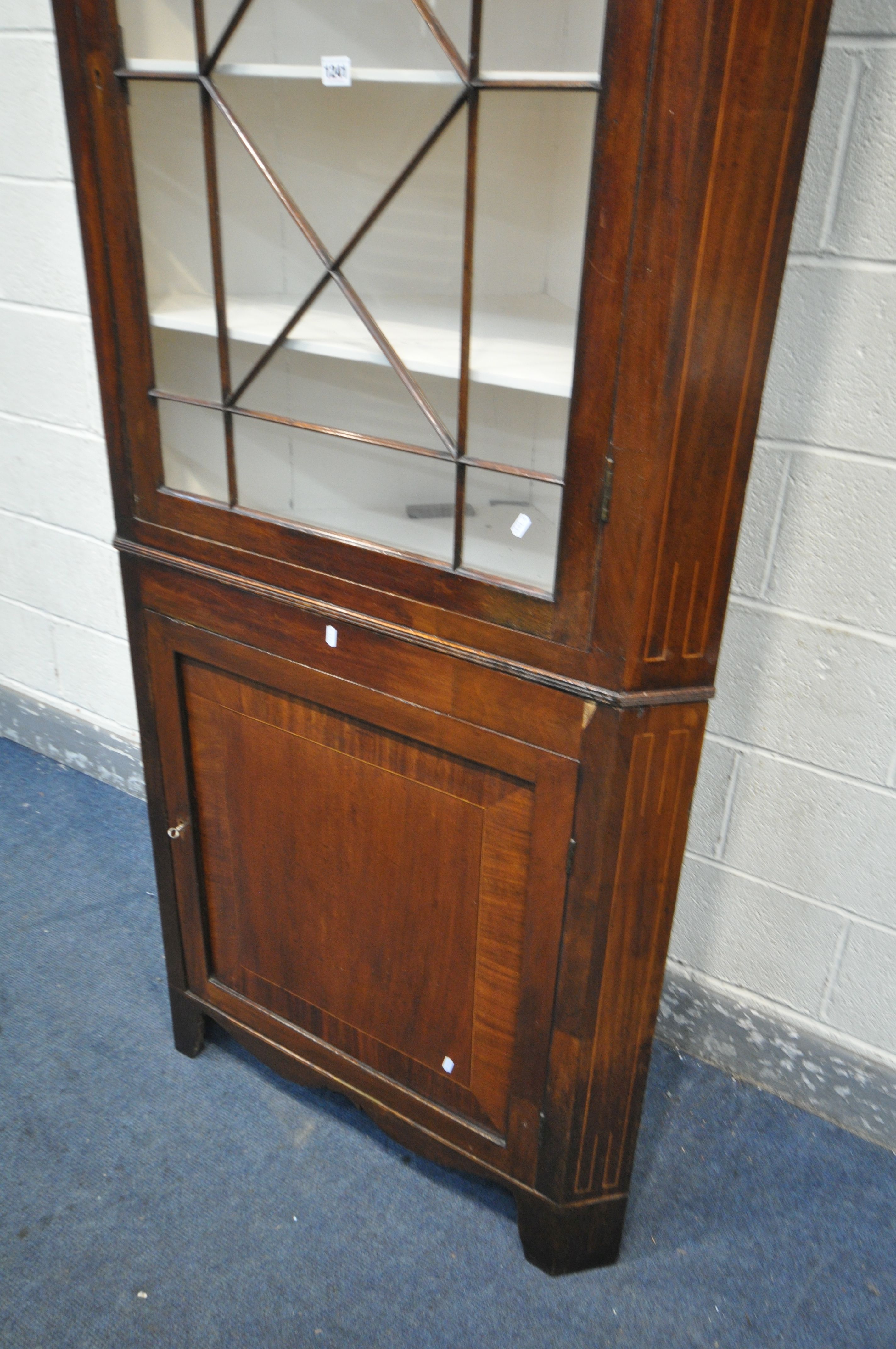 A GEORGIAN MAHOGANY AND INLAID CORNER CUPBOARD, the top section with a single astragal glazed door - Image 3 of 3