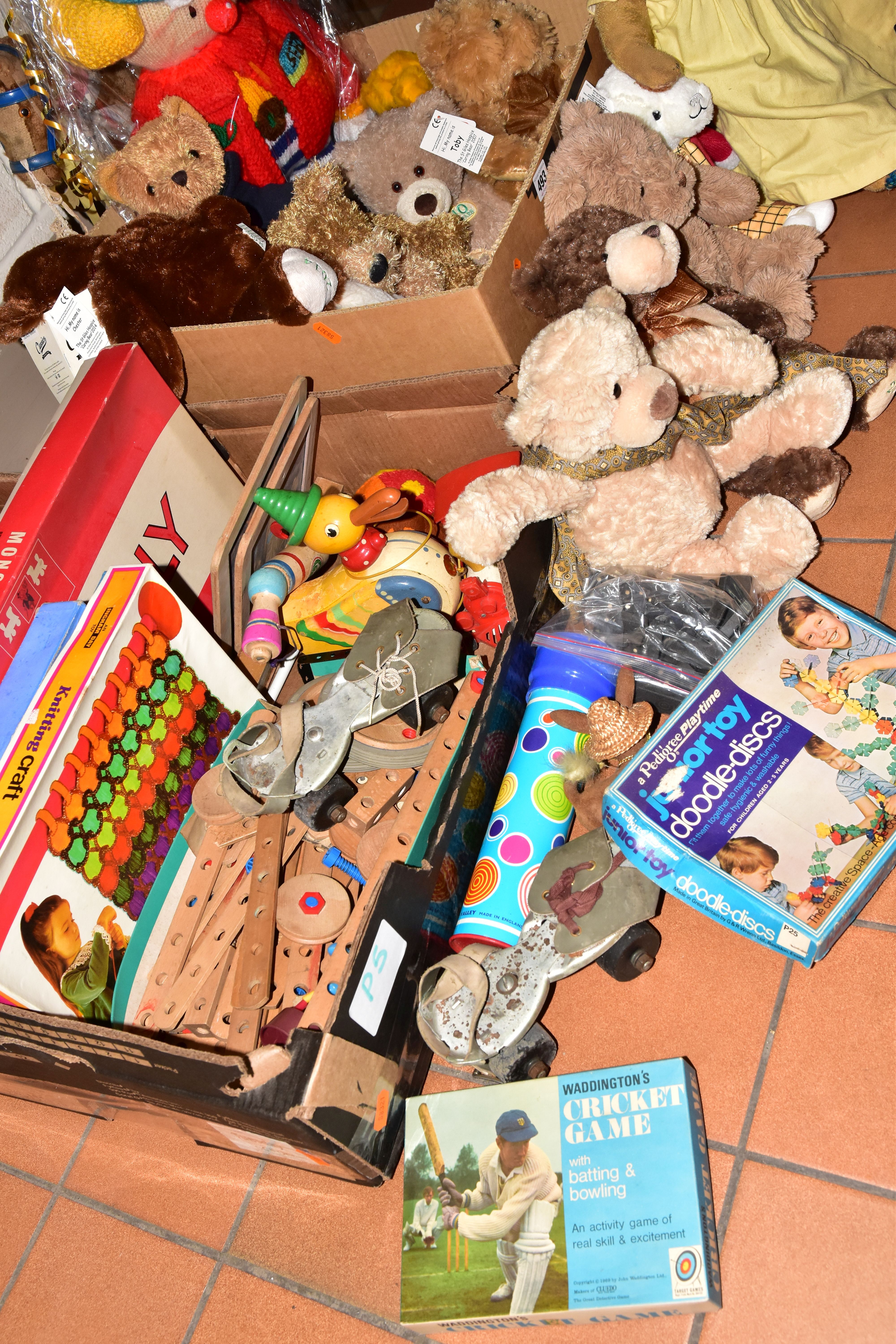 A QUANTITY OF ASSORTED BEARS, TOYS AND GAMES ETC., to include Gund and other St. Giles Hospice - Image 4 of 7