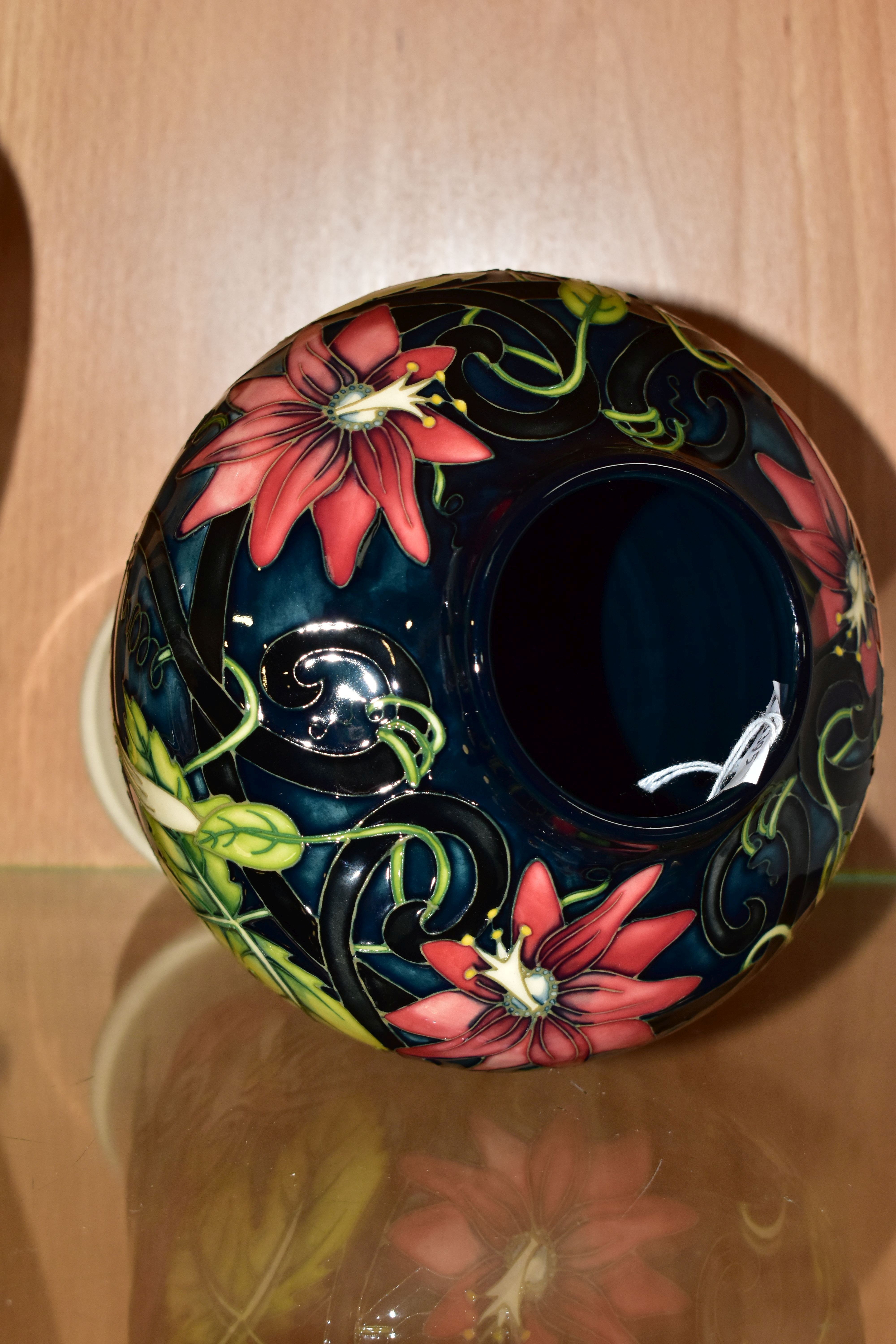A MOORCROFT POTTERY 'SCARLET STAR' LIMITED EDITION VASE, numbered 16/30, baluster form, decorated - Image 3 of 4
