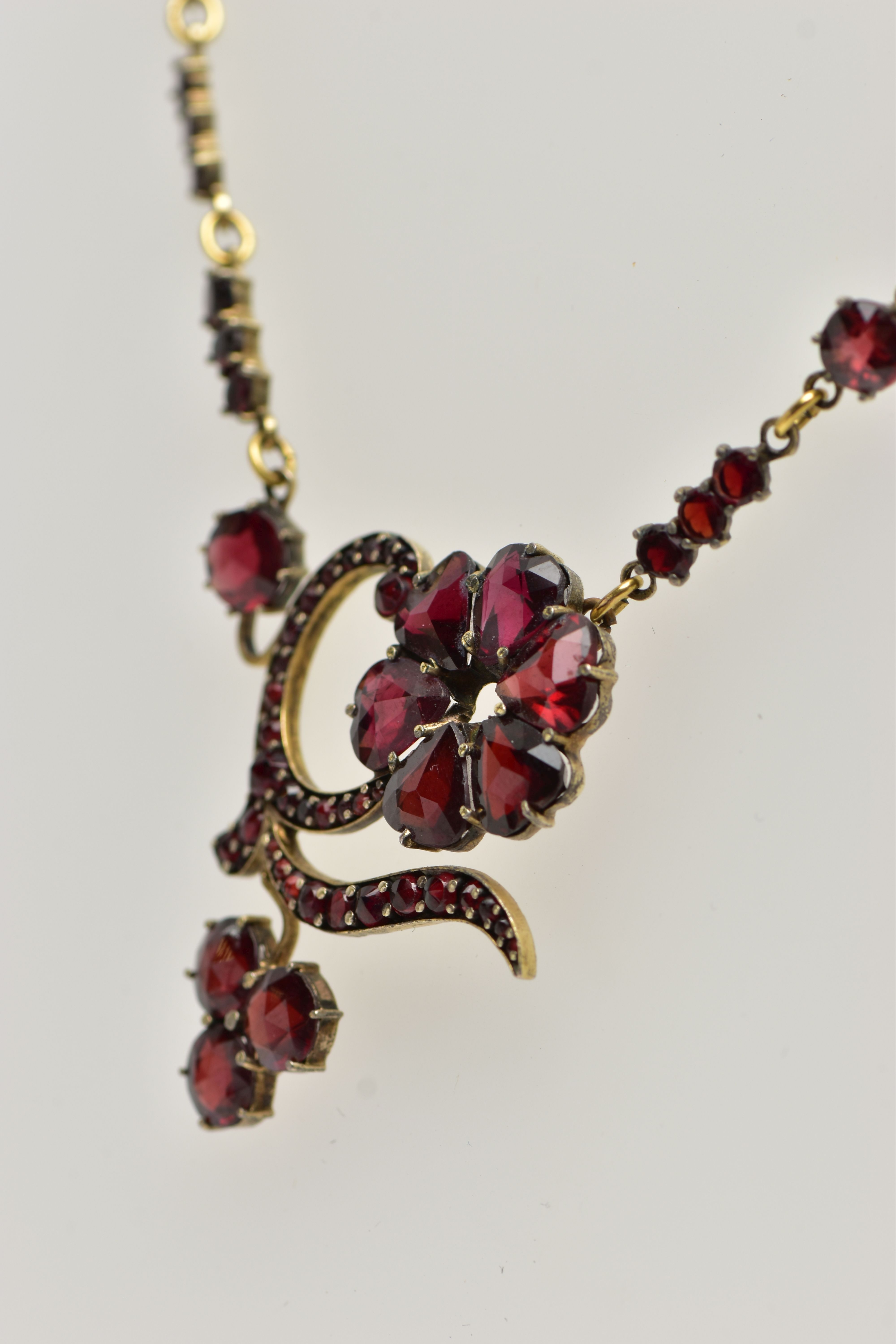 A YELLOW METAL DIAMOND AND SAPPHIRE FIVE STONE RING AND A GARNET NECKLACE, the ring designed with - Image 12 of 12