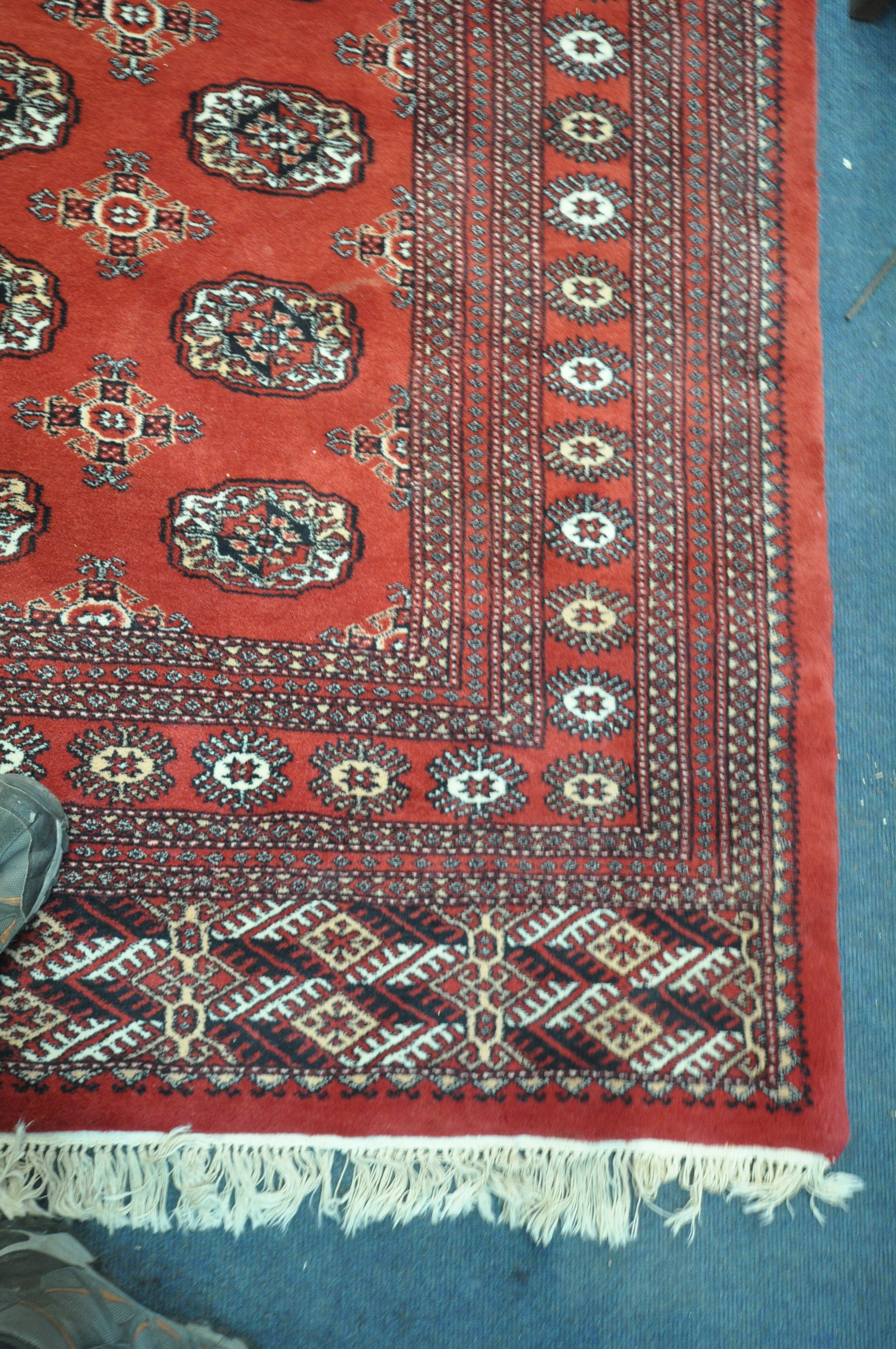 A LARGE 20TH CENTURY RED GROUND TEKKE RUG, 367cm x 278cm - Image 2 of 4