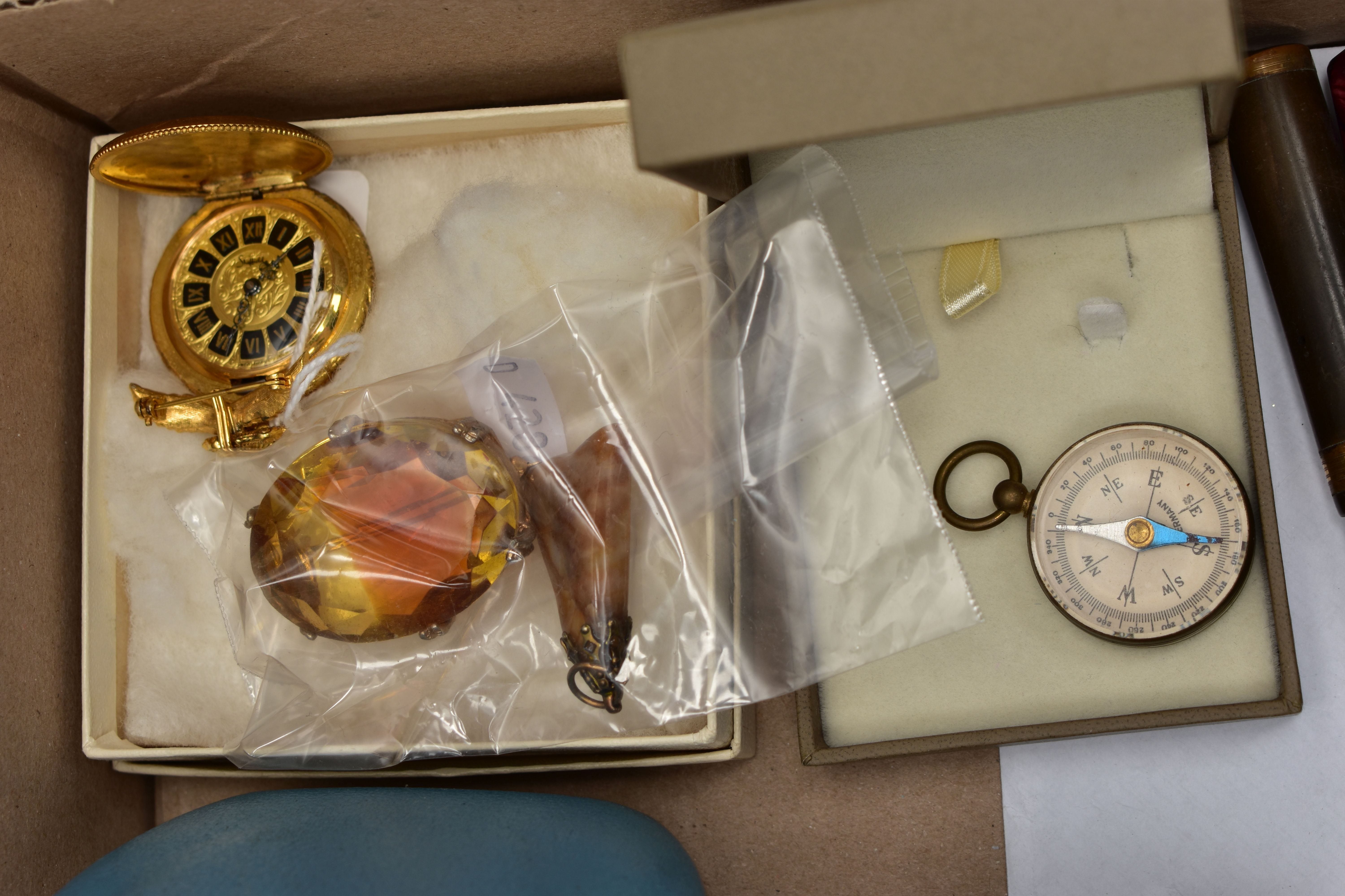 A BOX OF ASSORTED SILVER AND COSTUME JEWELLERY, to include a silver floral detailed oval locket, - Image 4 of 10