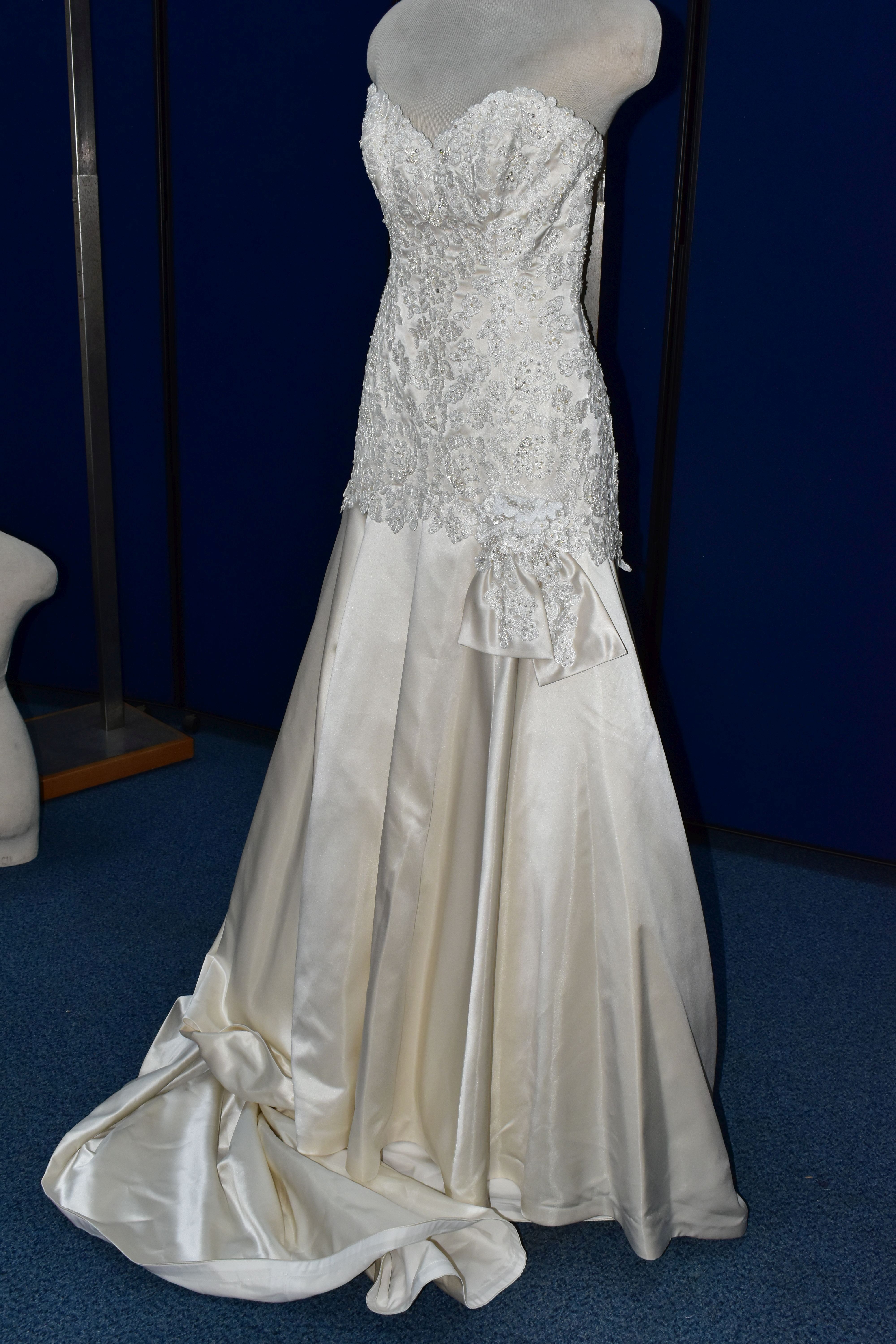 WEDDING DRESS, 'David Tutera' champagne, size 6, satin, strapless, beaded appliques (1) - Image 6 of 10