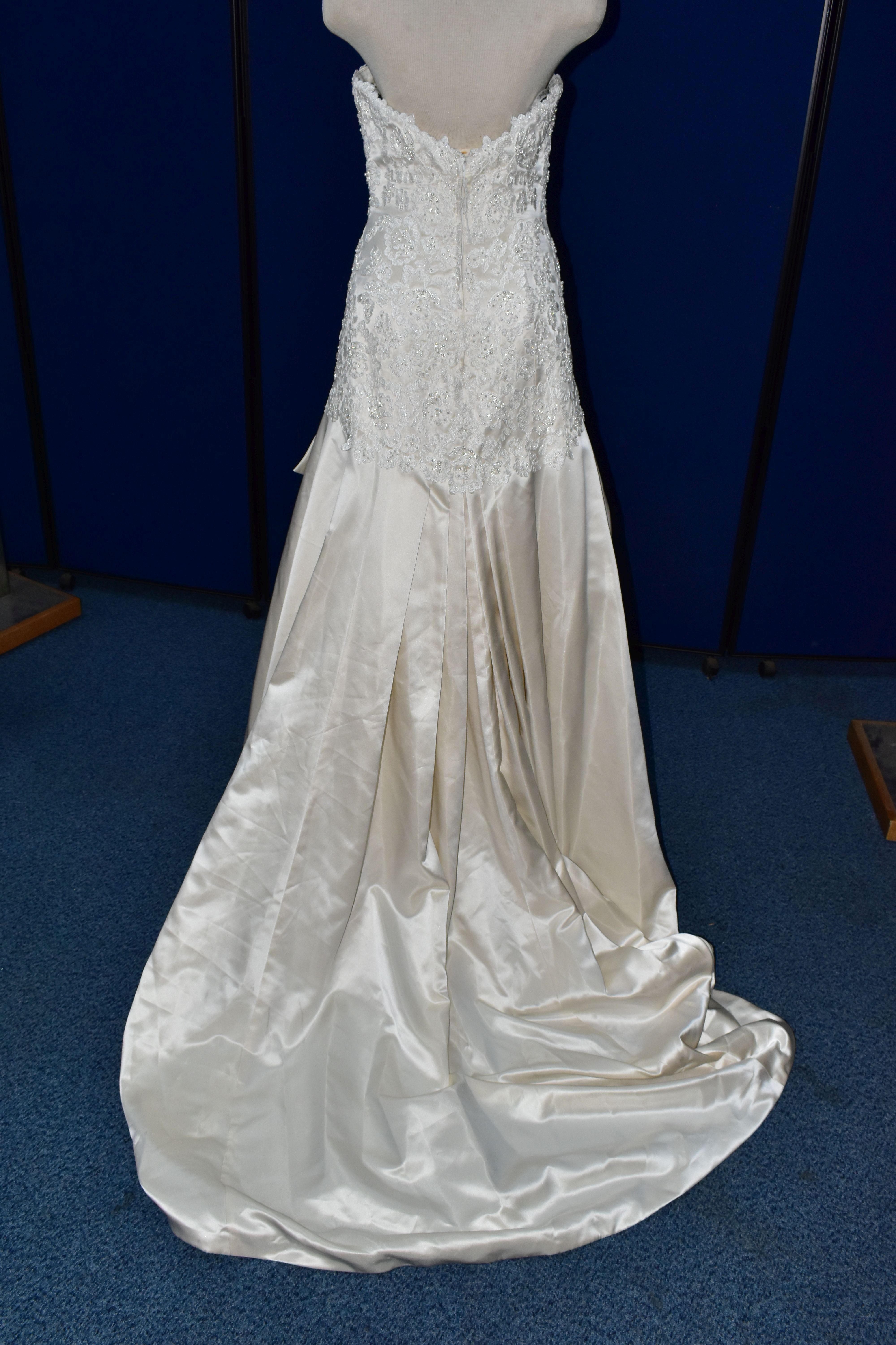 WEDDING DRESS, 'David Tutera' champagne, size 6, satin, strapless, beaded appliques (1) - Image 8 of 10