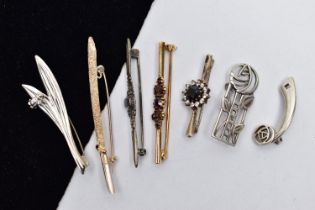 SEVEN BROOCHES, to include a silver openwork floral brooch, hallmarked Edinburgh, a gold plated