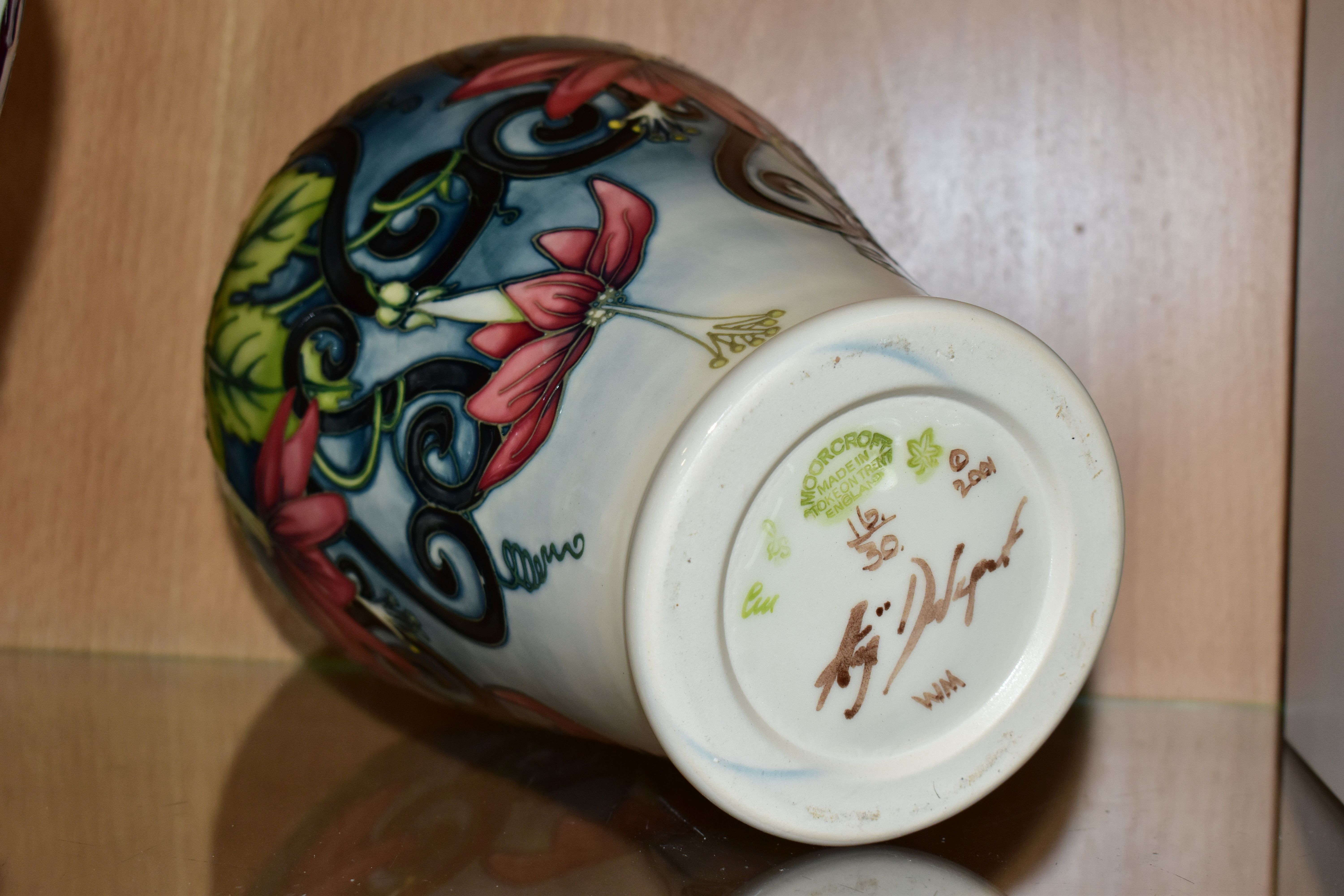 A MOORCROFT POTTERY 'SCARLET STAR' LIMITED EDITION VASE, numbered 16/30, baluster form, decorated - Image 4 of 4