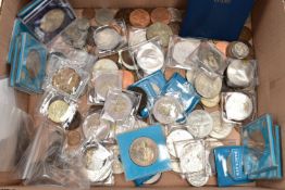 A BOX OF MIXED COINAGE, to include a bag of silver content coins such as a 1923 half Crown coin, a