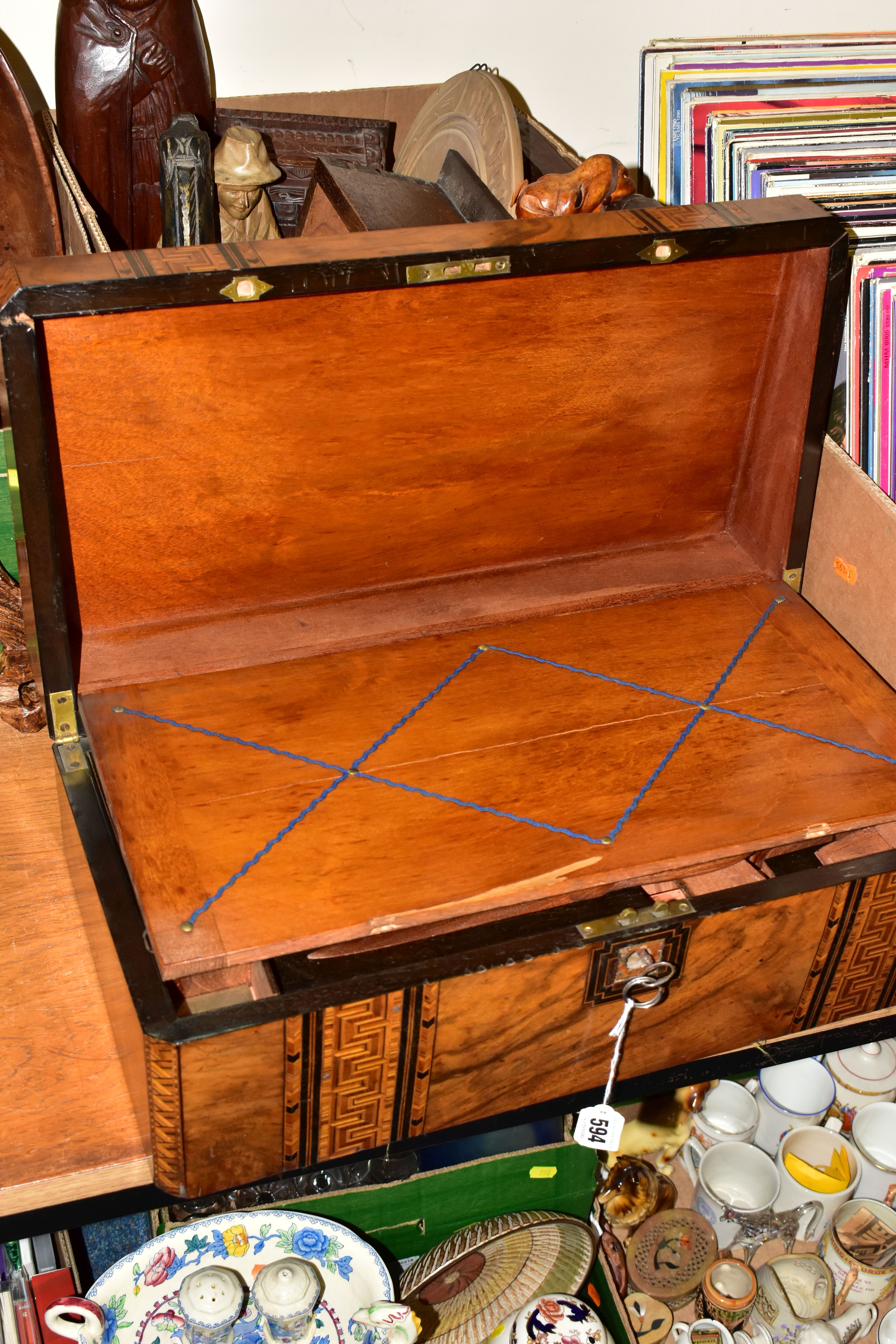 A LARGE TUNBRIDGE WARE WRITING SLOPE, in need of some attention, with inlaid chamfered edges, - Image 2 of 5