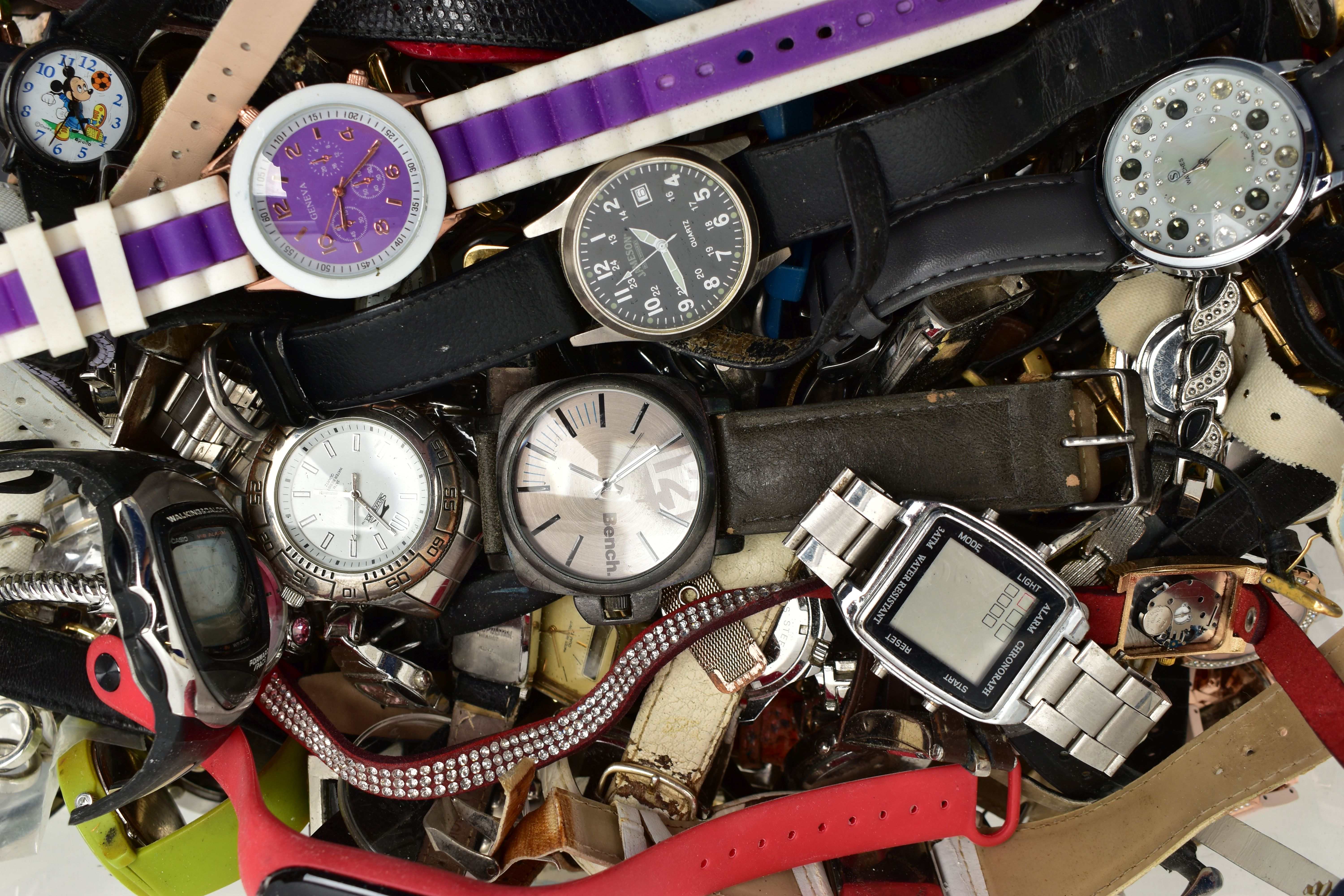 A PLASTIC BOX OF ASSORTED LADY'S AND GENT'S FASHION WRISTWATCHES, mostly quartz movements, names - Image 4 of 4