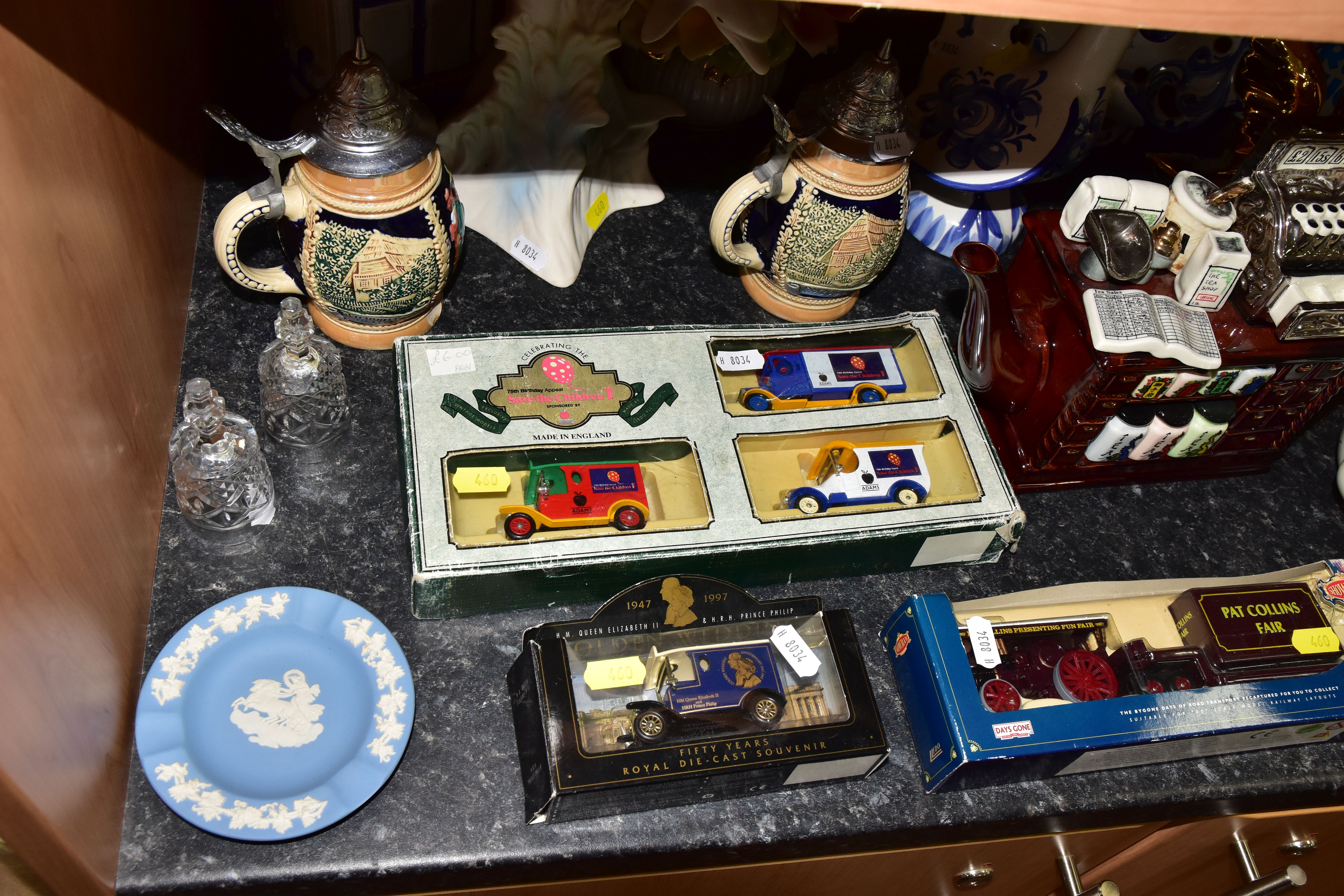 A GROUP OF CERAMICS, DIECAST VEHICLES AND SUNDRY ITEMS, to include a Cardew Designs Tea Shop teapot, - Image 3 of 6