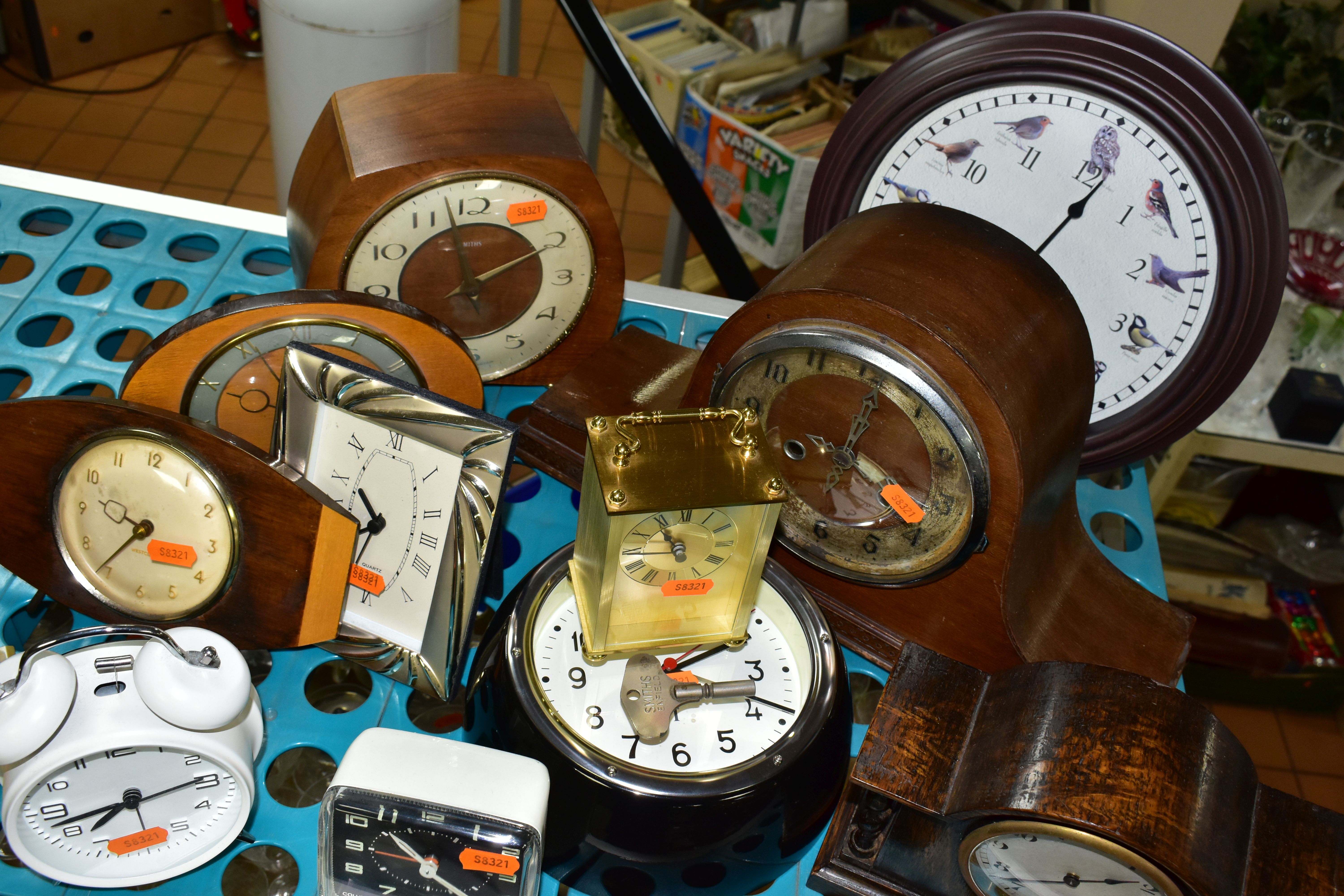 A GROUP OF CLOCKS, to include a Metamec carriage clock, a Westclox mid twentieth century table - Image 4 of 5