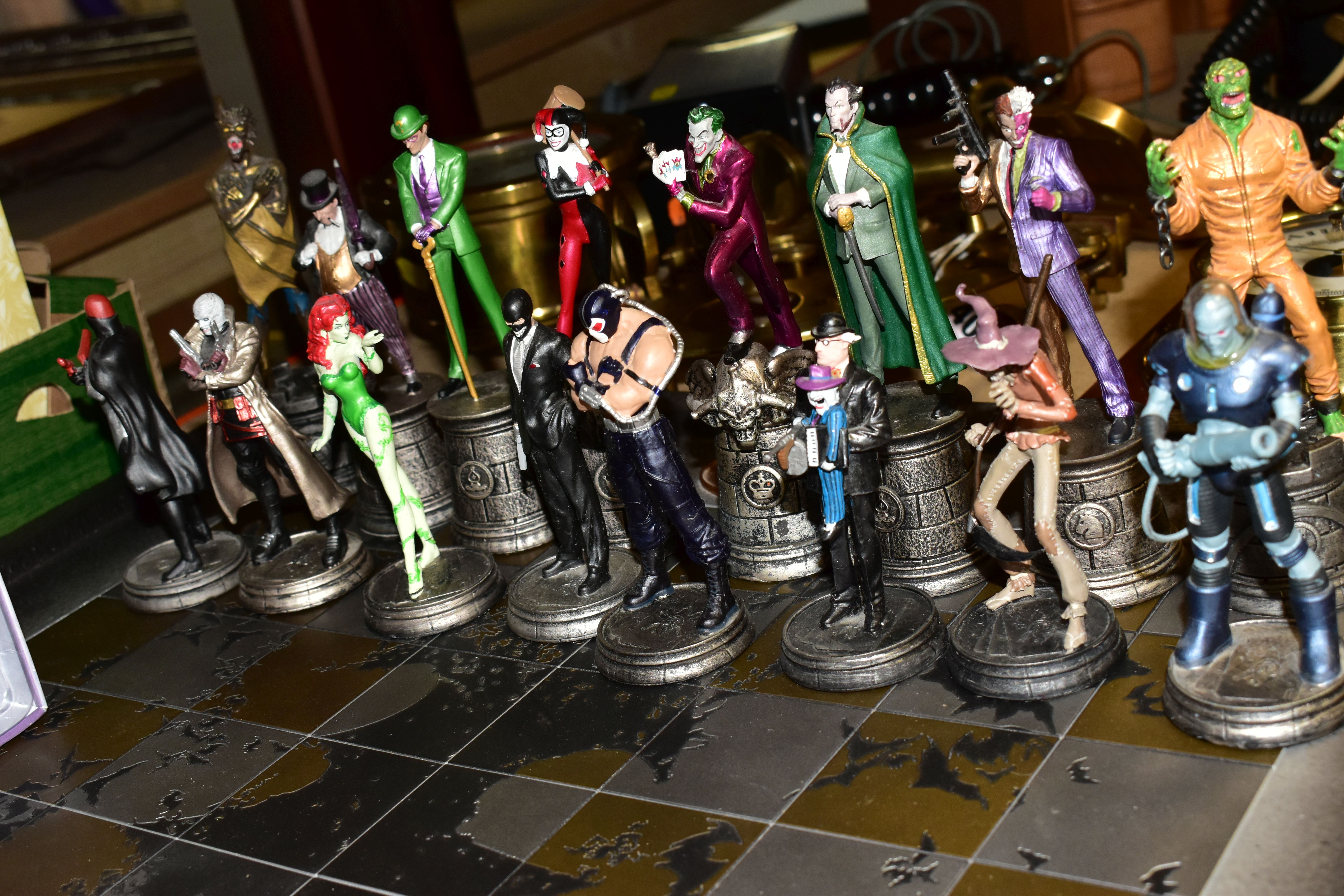 AN EAGLEMOSS D.C. COMICS BATMAN CHESS SET AND BOARD, complete with 32 character pieces, appears in - Image 4 of 7
