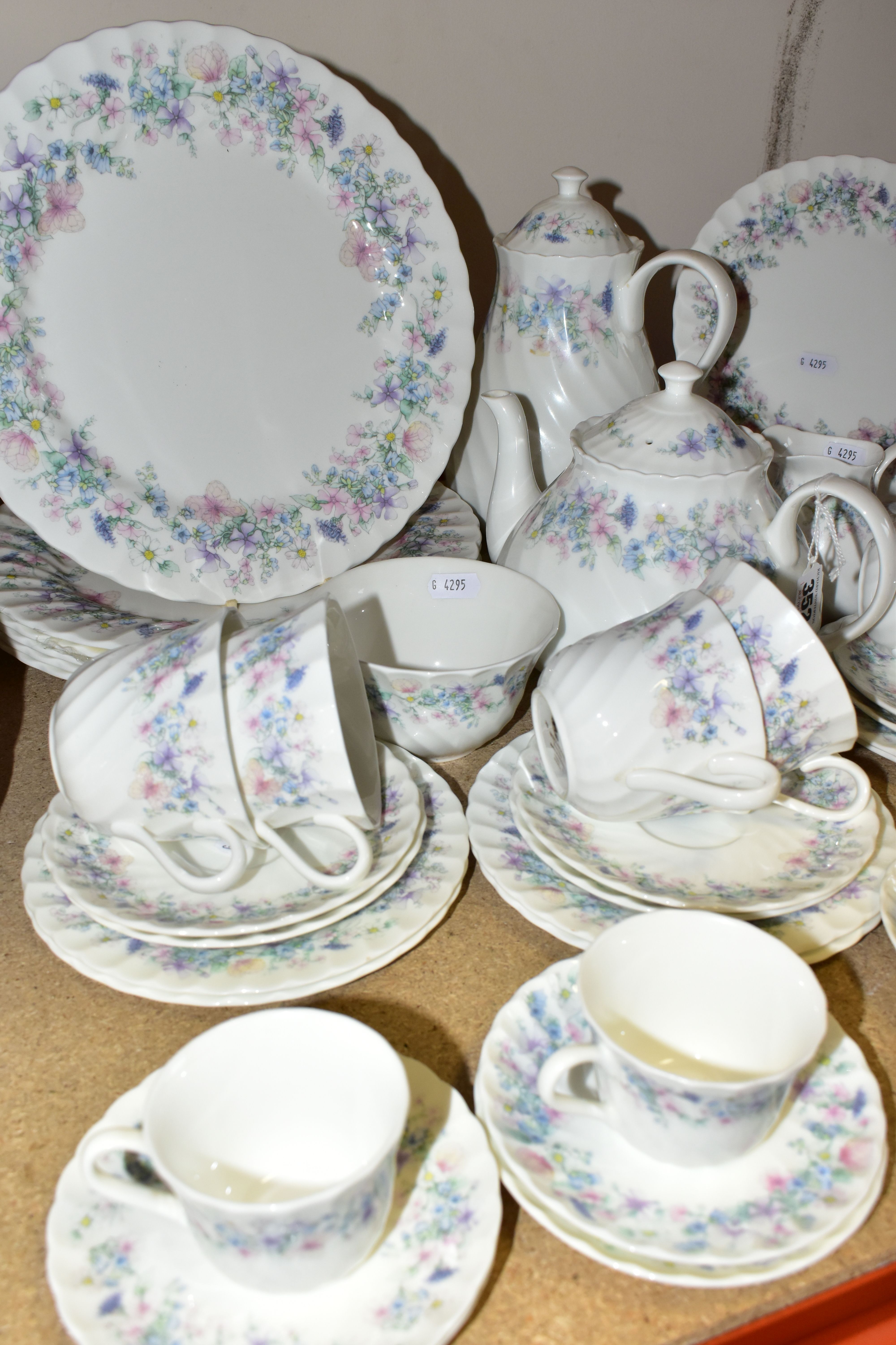 A WEDGWOOD 'ANGELA' PATTERN TEA AND COFFEE WARES, comprising teapot, coffee pot, six dinner - Image 2 of 7