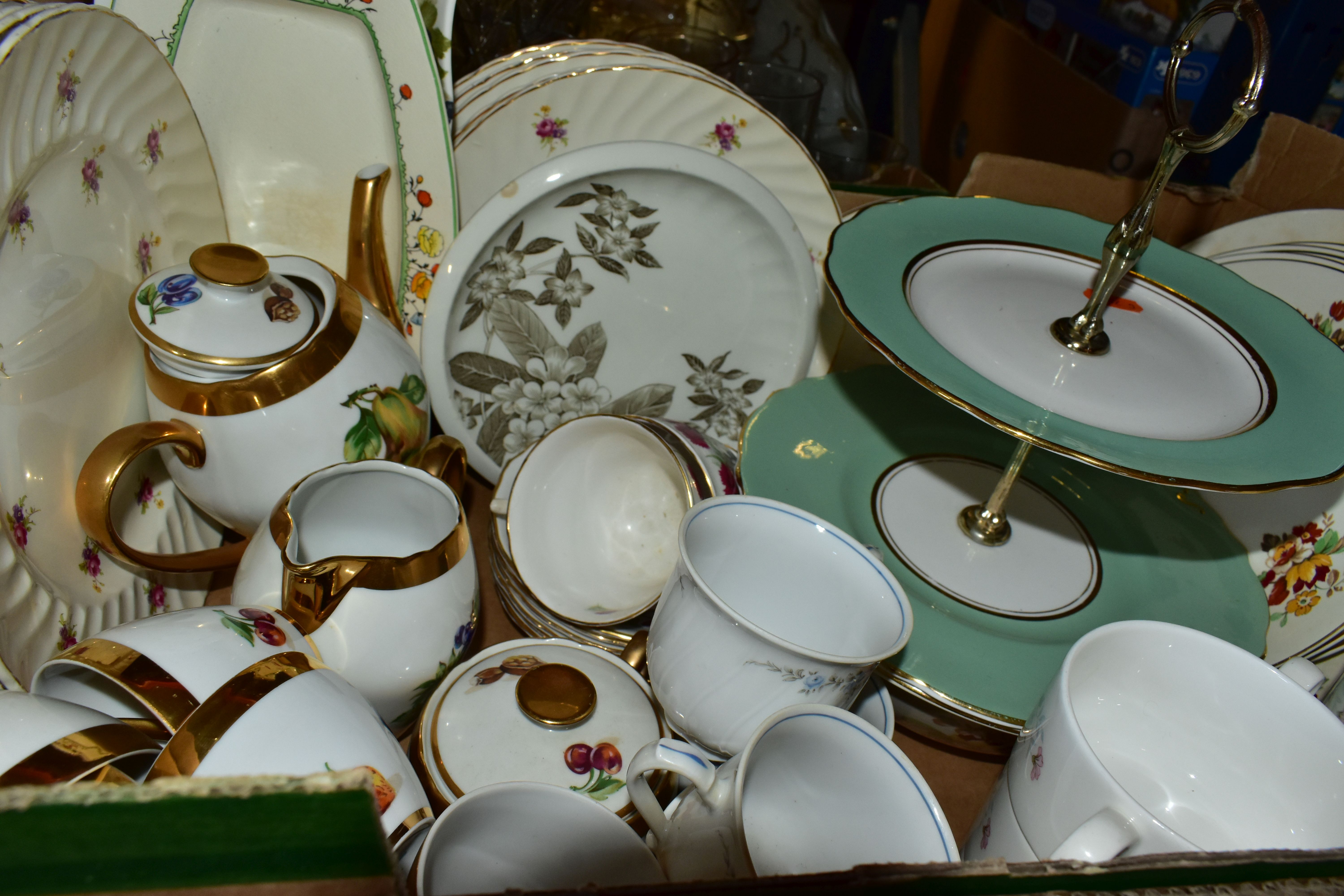 FIVE BOXES OF CERAMIC TEA AND DINNER WARES, to include two Royal Albert Lavender Rose dessert - Image 9 of 9