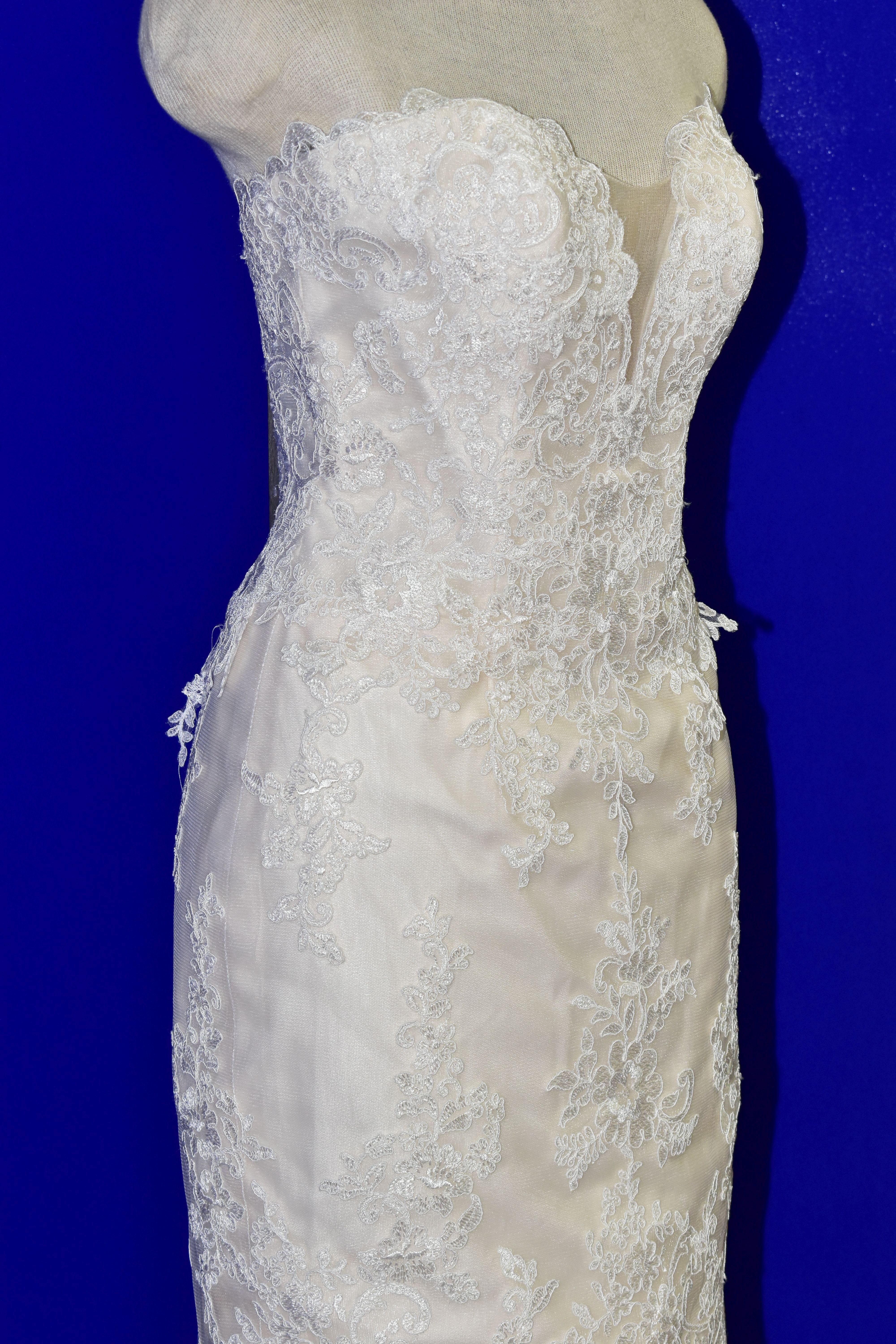 WEDDING DRESS, end of season stock clearance (may have slight marks or very minor damage) David - Image 11 of 19