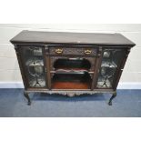 AN EARLY 20TH CENTURY MAHOGANY SIDEBOARD, on cabriole legs, width 137cm x depth 44cm x height