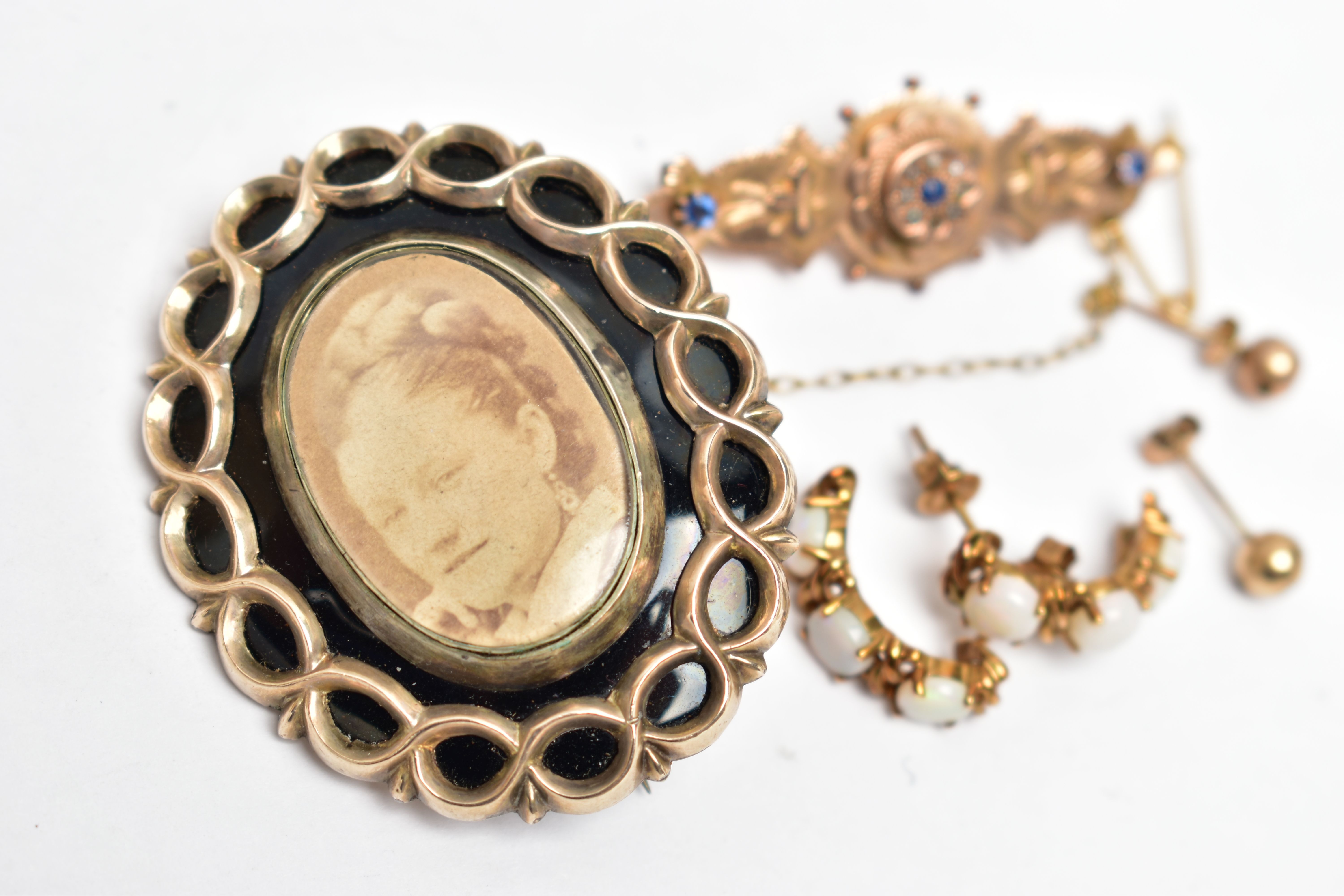 A VICTORIAN BROOCH, EARRINGS AND A MEMORIAL BROOCH, the brooch decorated with three blue sapphires - Image 3 of 4