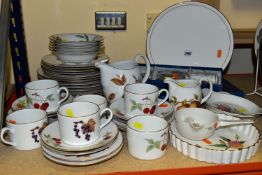 A COLLECTION OF ROYAL WORCESTER 'EVESHAM' PATTERN DINNERWARES, comprising a flan dish, two jugs,