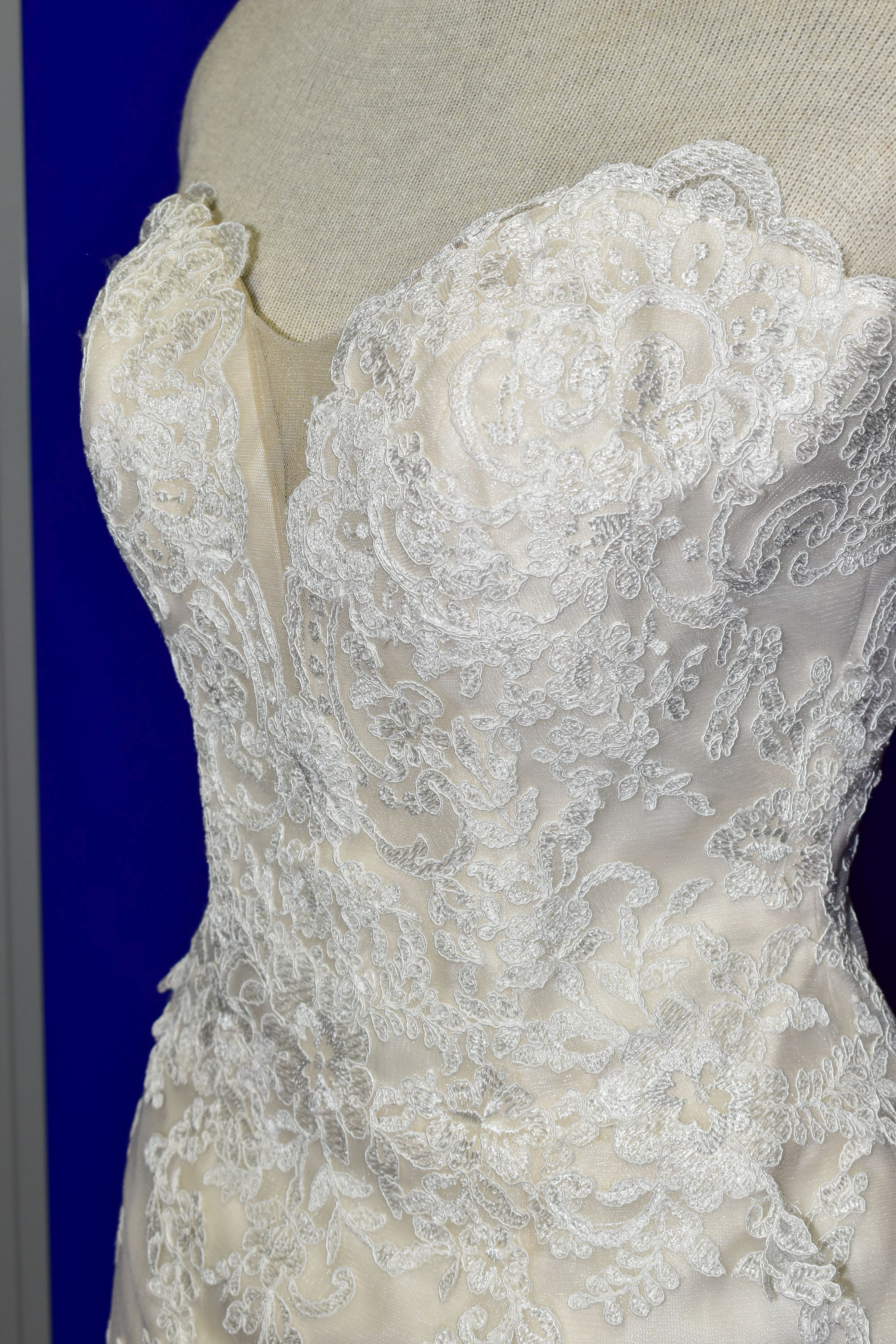 WEDDING DRESS, end of season stock clearance (may have slight marks or very minor damage) David - Image 7 of 19