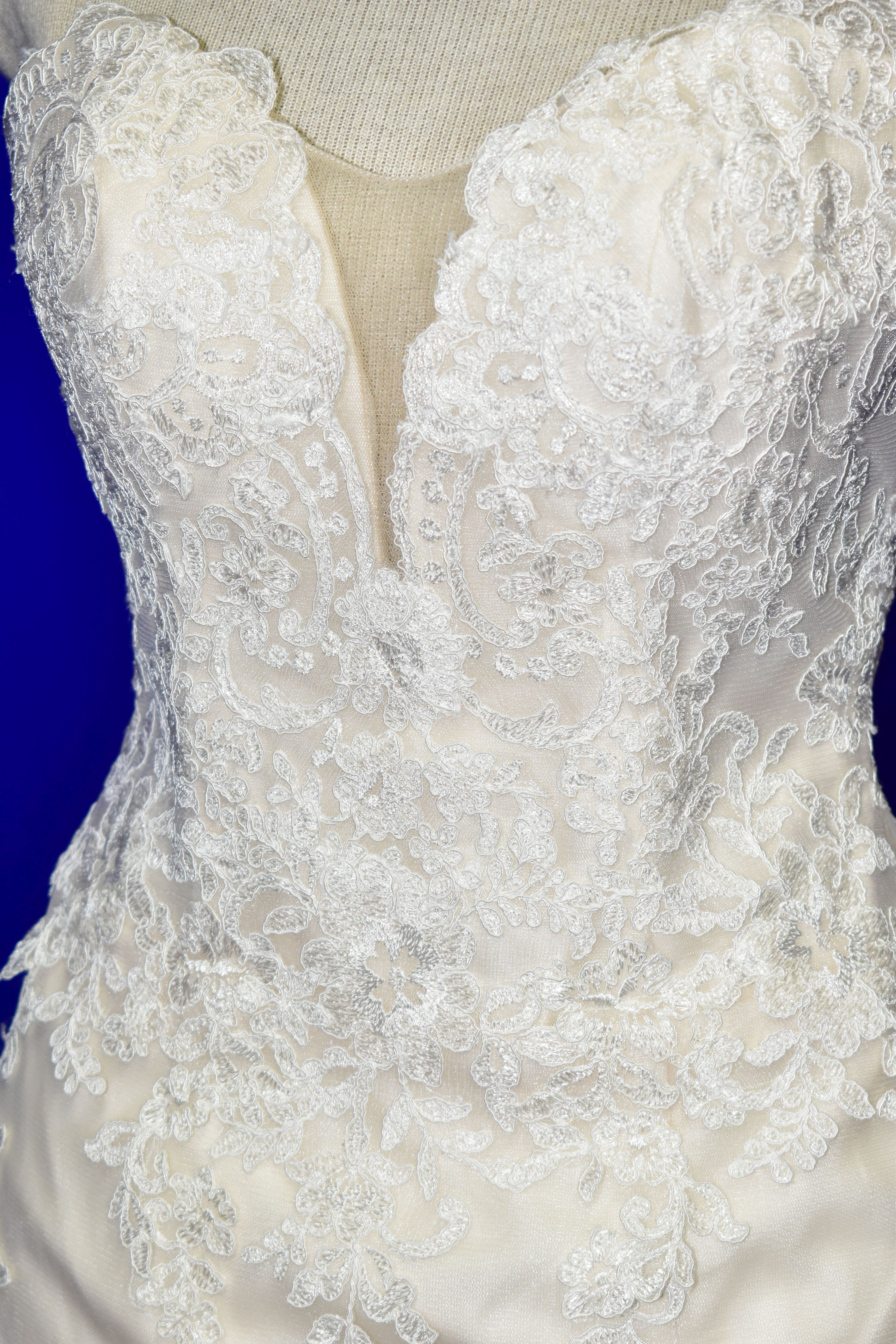 WEDDING DRESS, end of season stock clearance (may have slight marks or very minor damage) David - Image 4 of 19