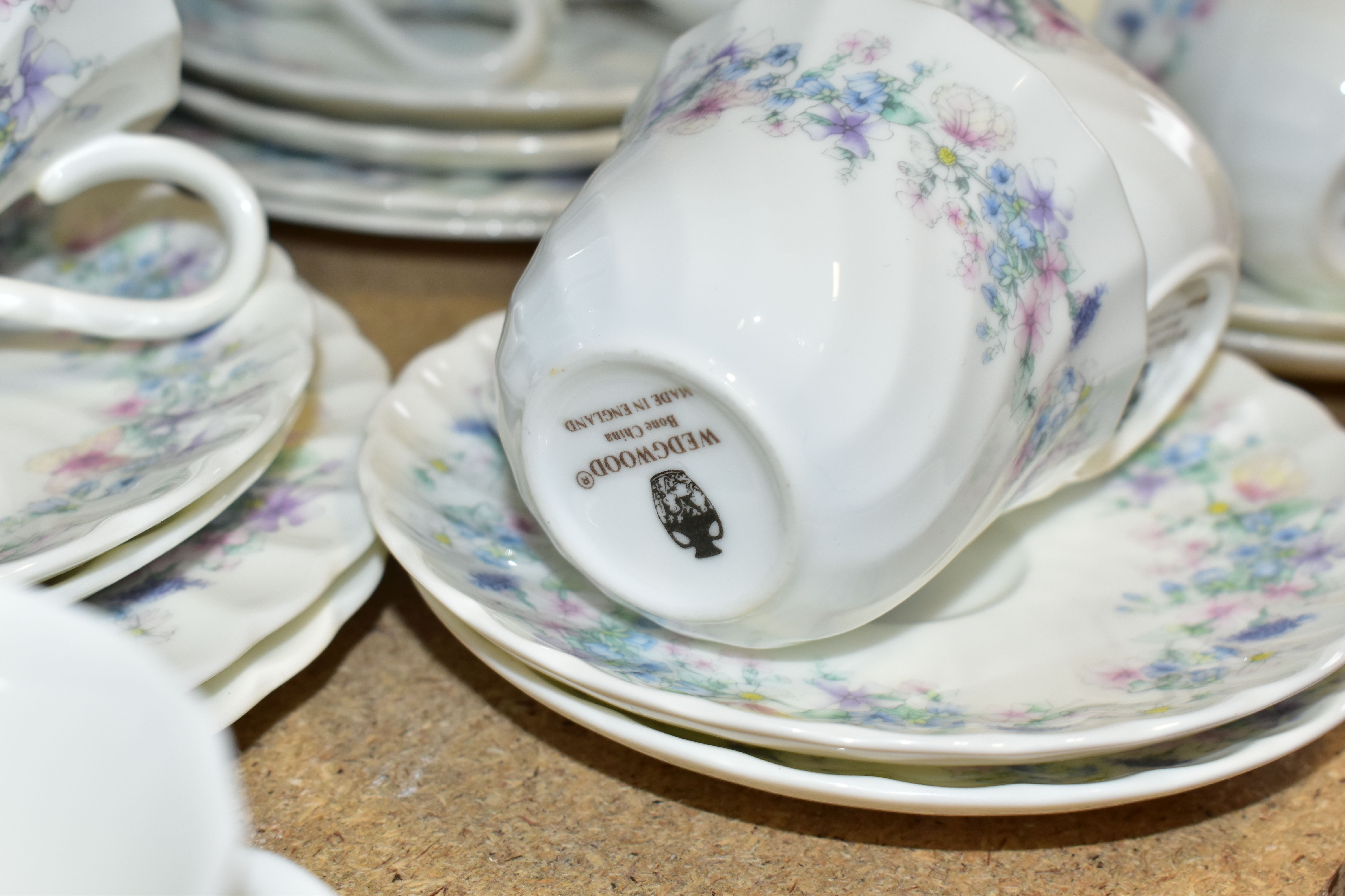 A WEDGWOOD 'ANGELA' PATTERN TEA AND COFFEE WARES, comprising teapot, coffee pot, six dinner - Image 6 of 7