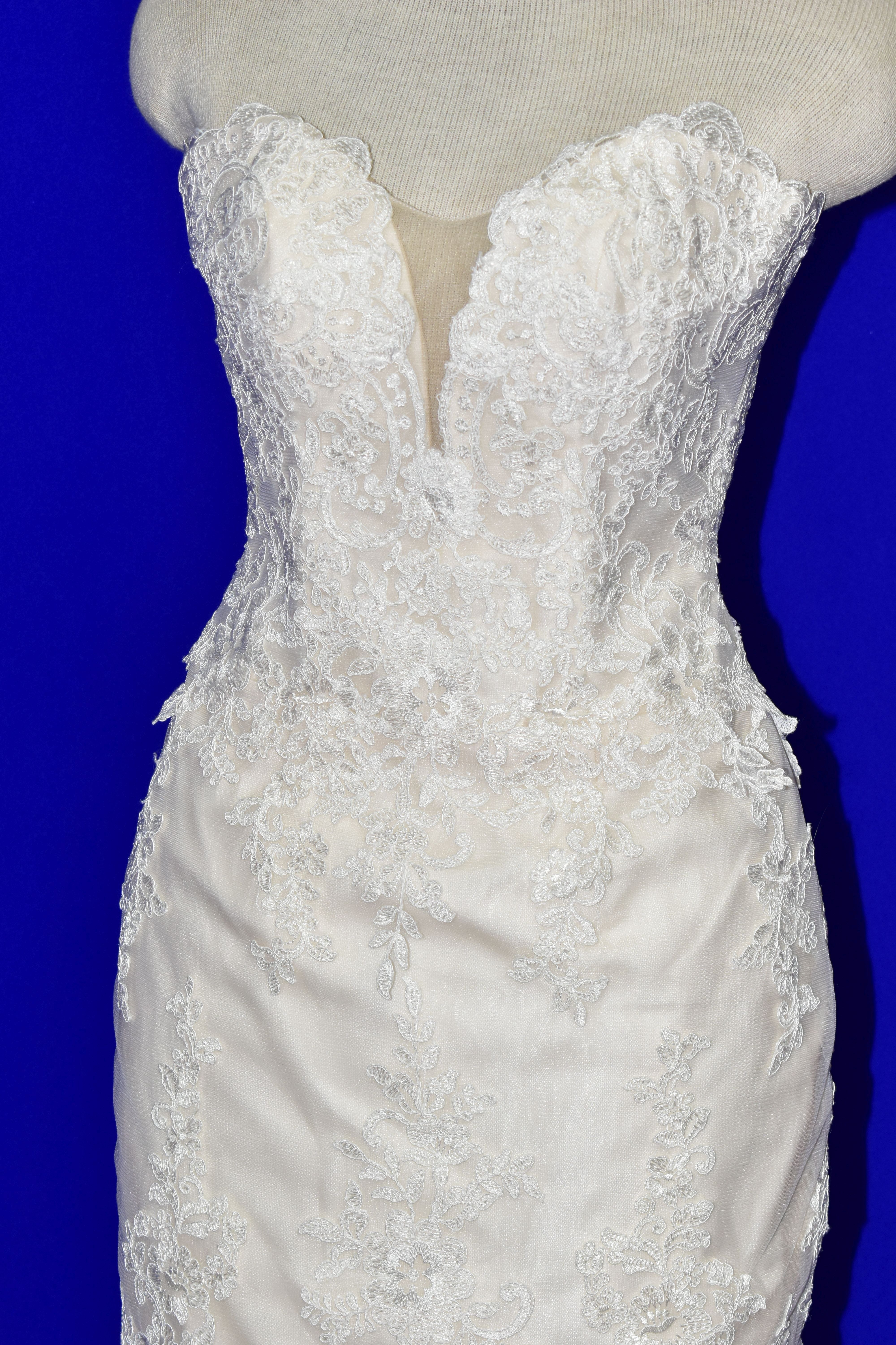 WEDDING DRESS, end of season stock clearance (may have slight marks or very minor damage) David - Image 3 of 19