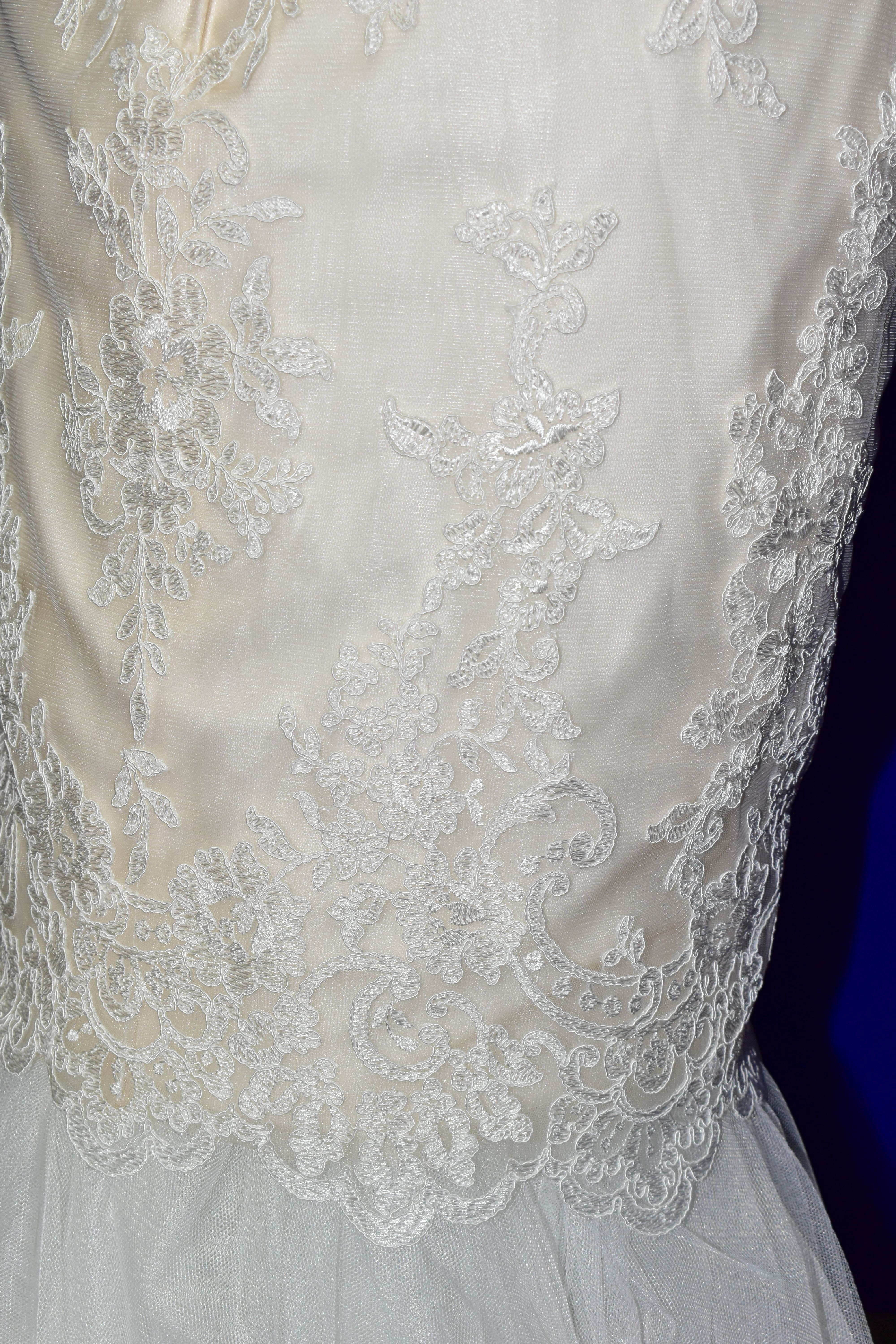 WEDDING DRESS, end of season stock clearance (may have slight marks or very minor damage) David - Image 16 of 19