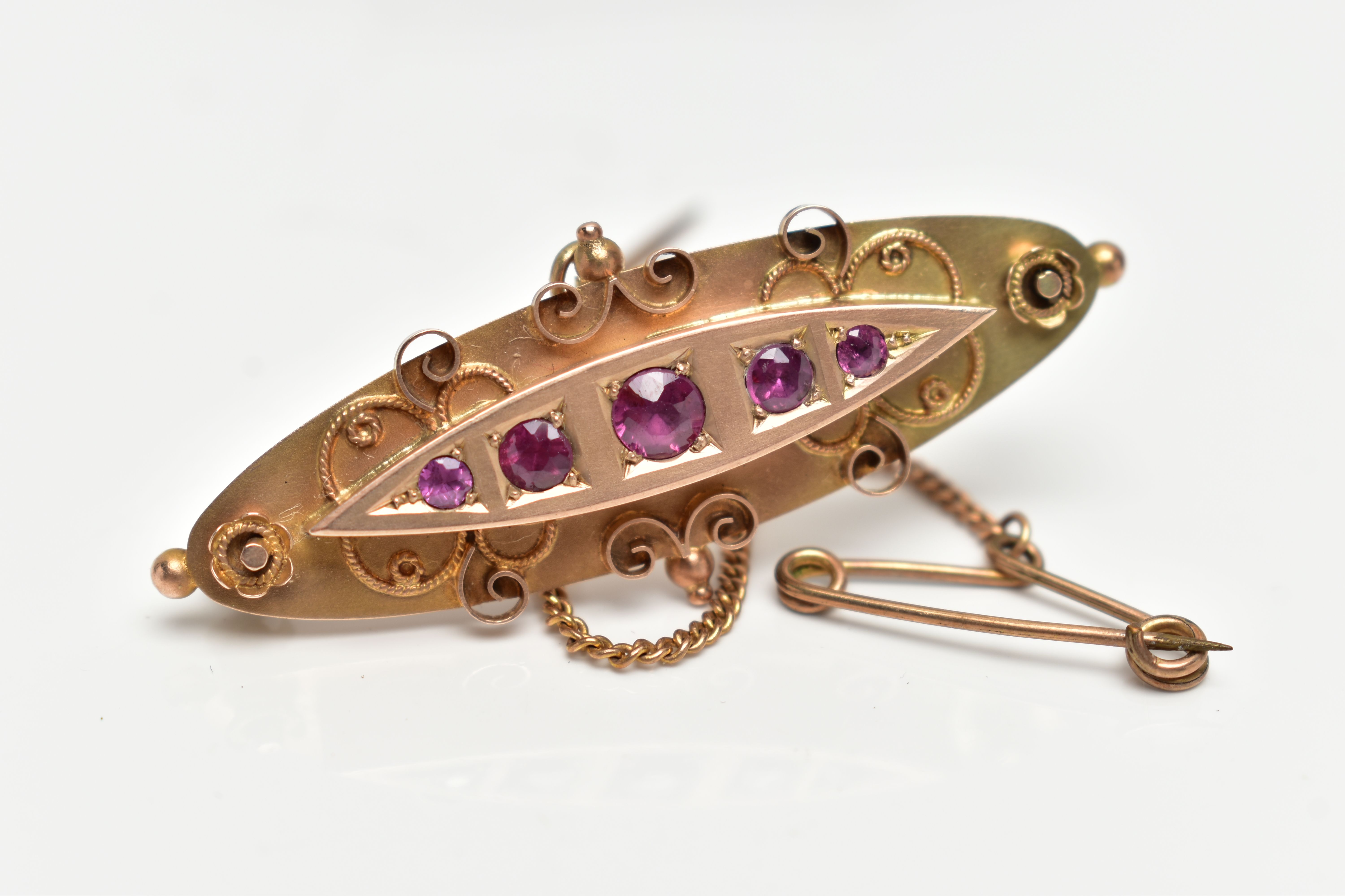 AN EARLY 20TH CENTURY 9CT YELLOW GOLD TOURMALINE BROOCH, set with five graduating pink tourmaline, - Image 2 of 3